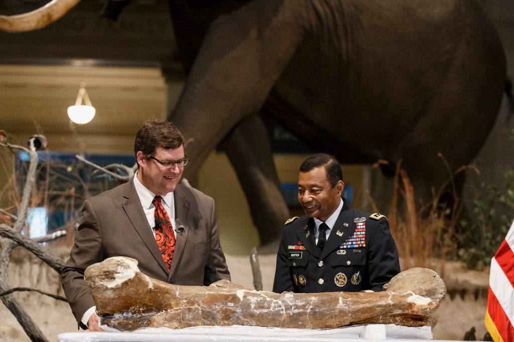 T. rex gets new home in Smithsonian dinosaur hall