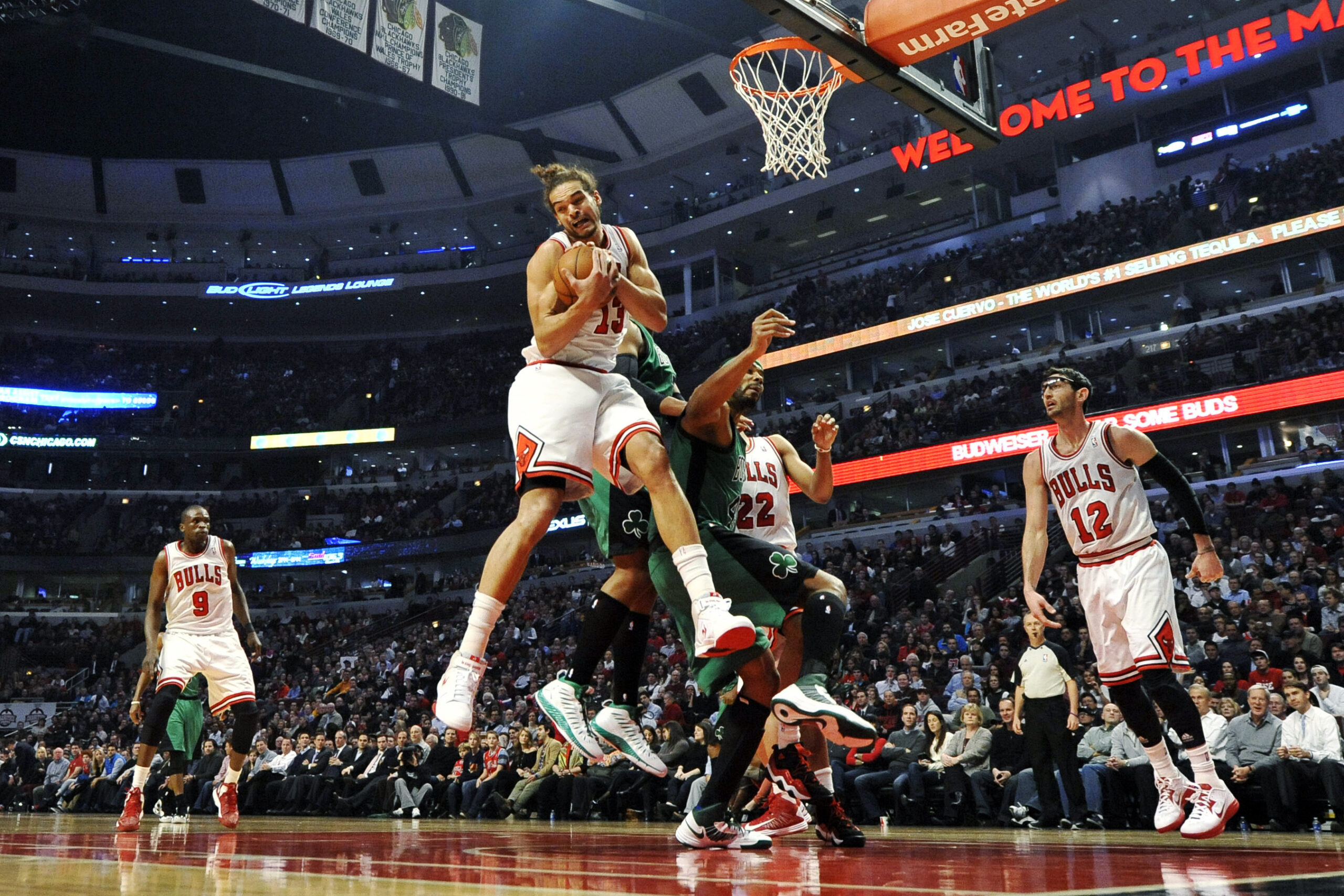 Deng, Boozer score 21 as Bulls beat Celtics 100-89