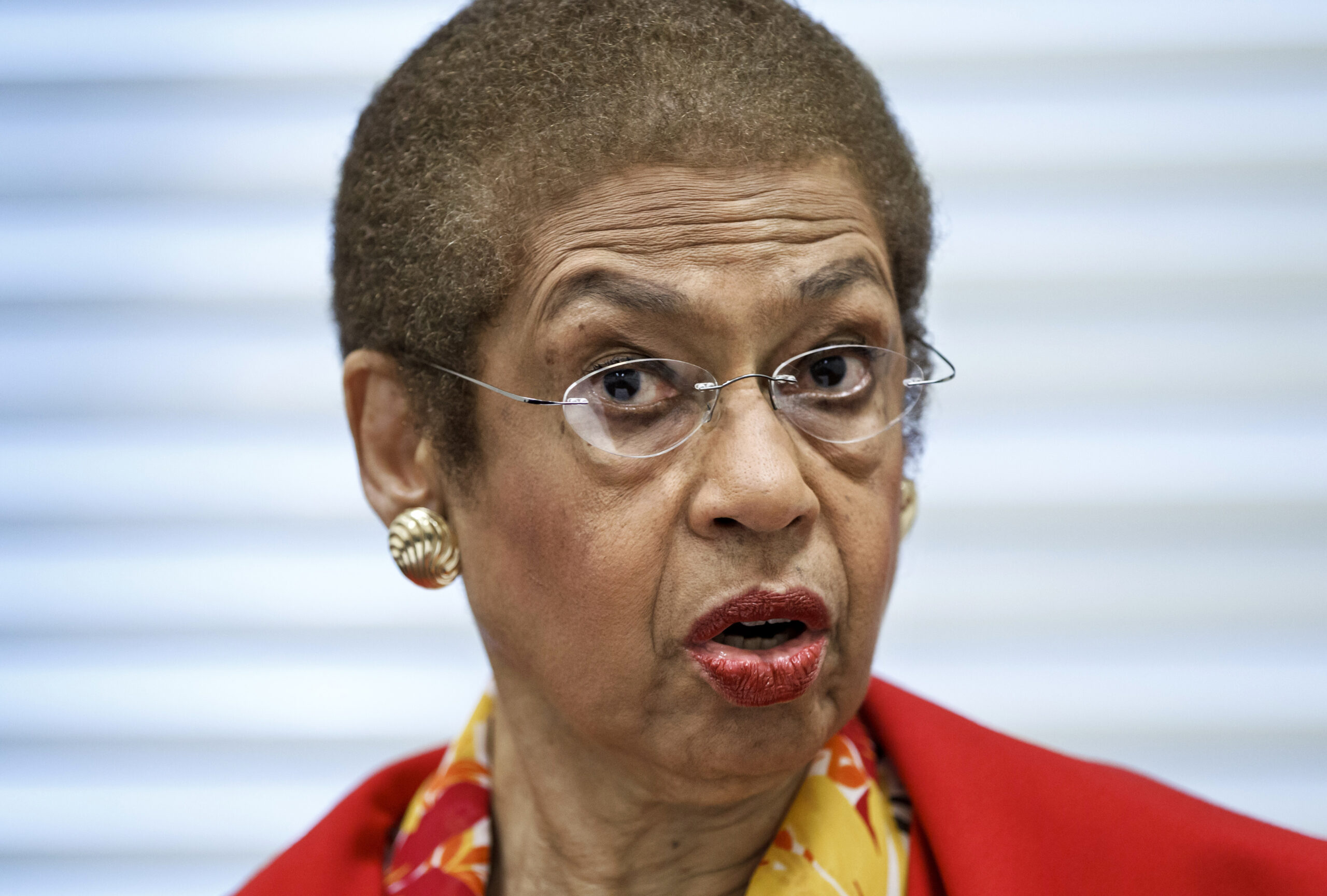 FCC urged to reduce phone costs for prison inmates