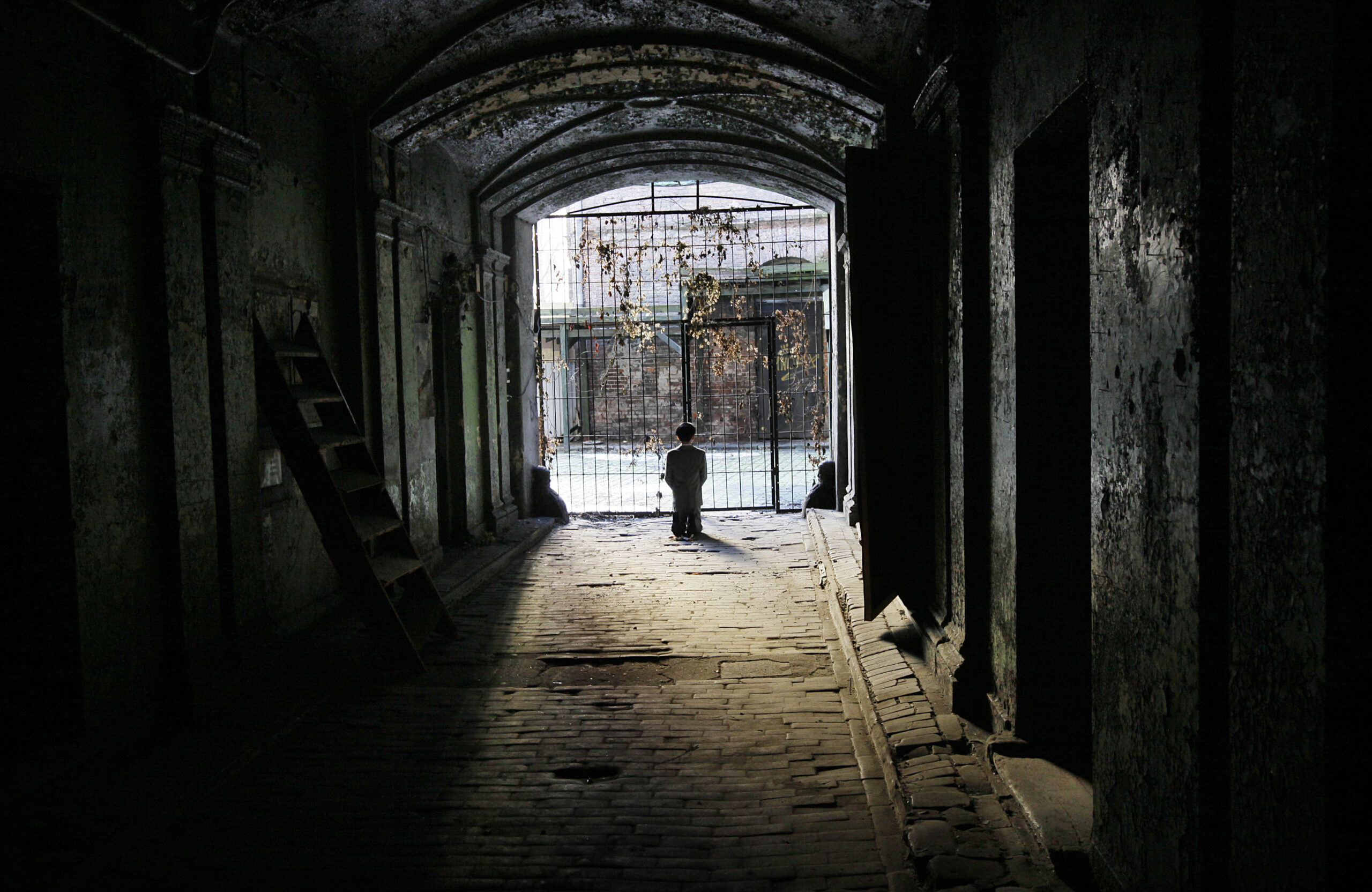 Praying Hitler in ex-Warsaw ghetto sparks emotion