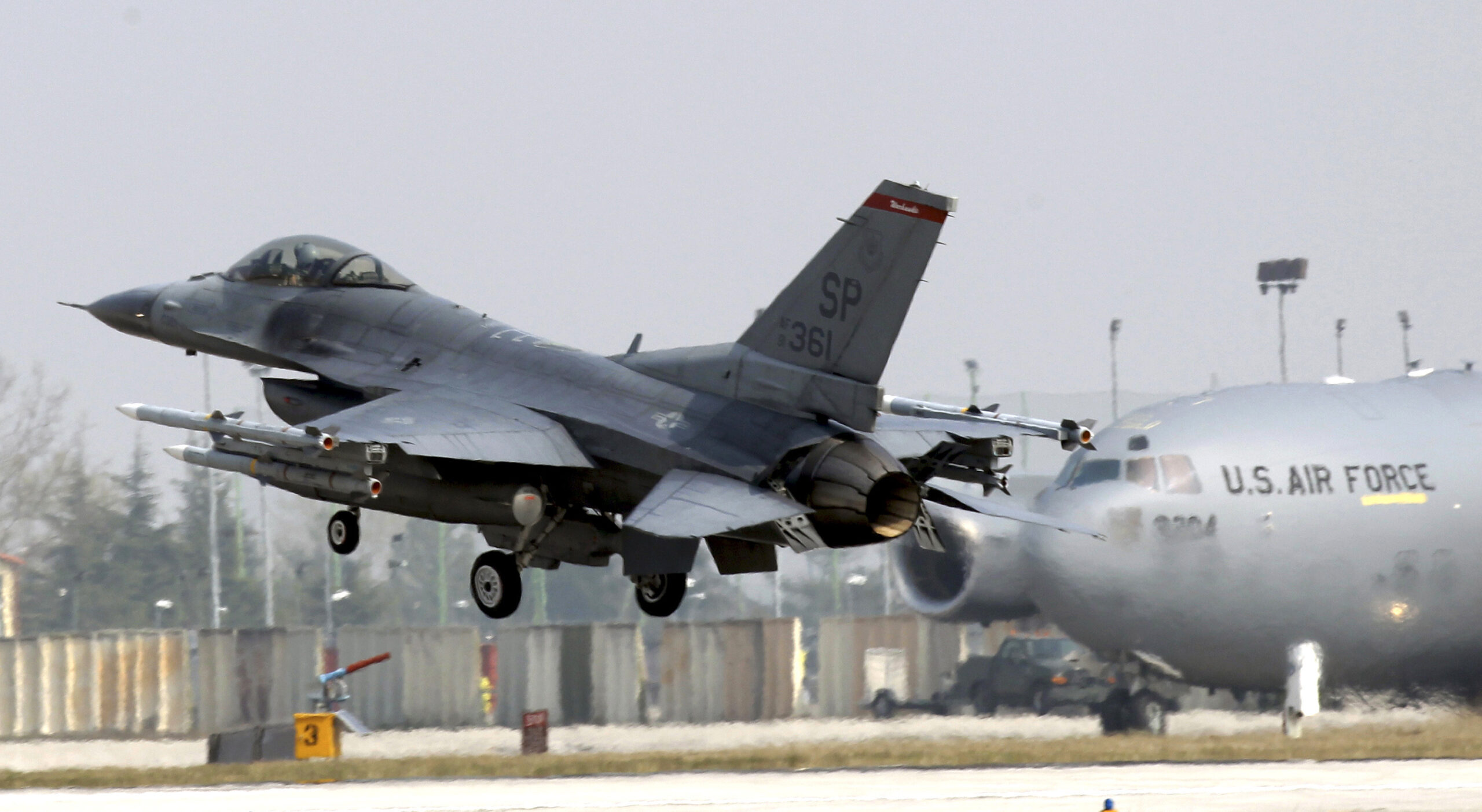 Court orders UTC to pay nearly $1 billion fine for F-16 jet engine overcharges