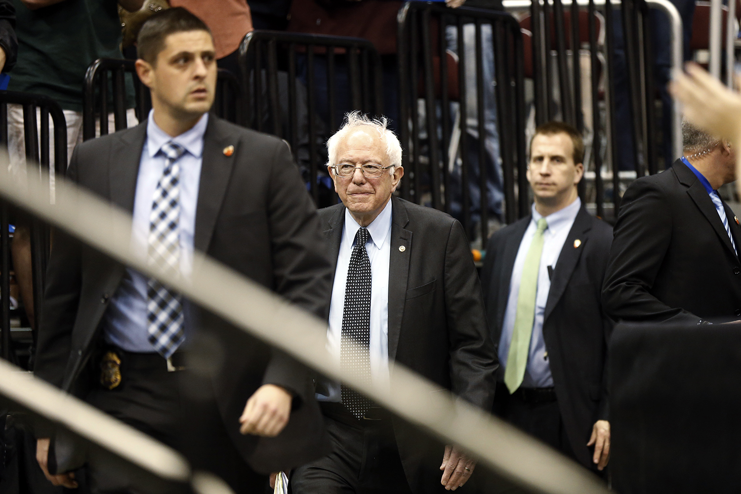 Secret Service deserts Sanders as he nears exit