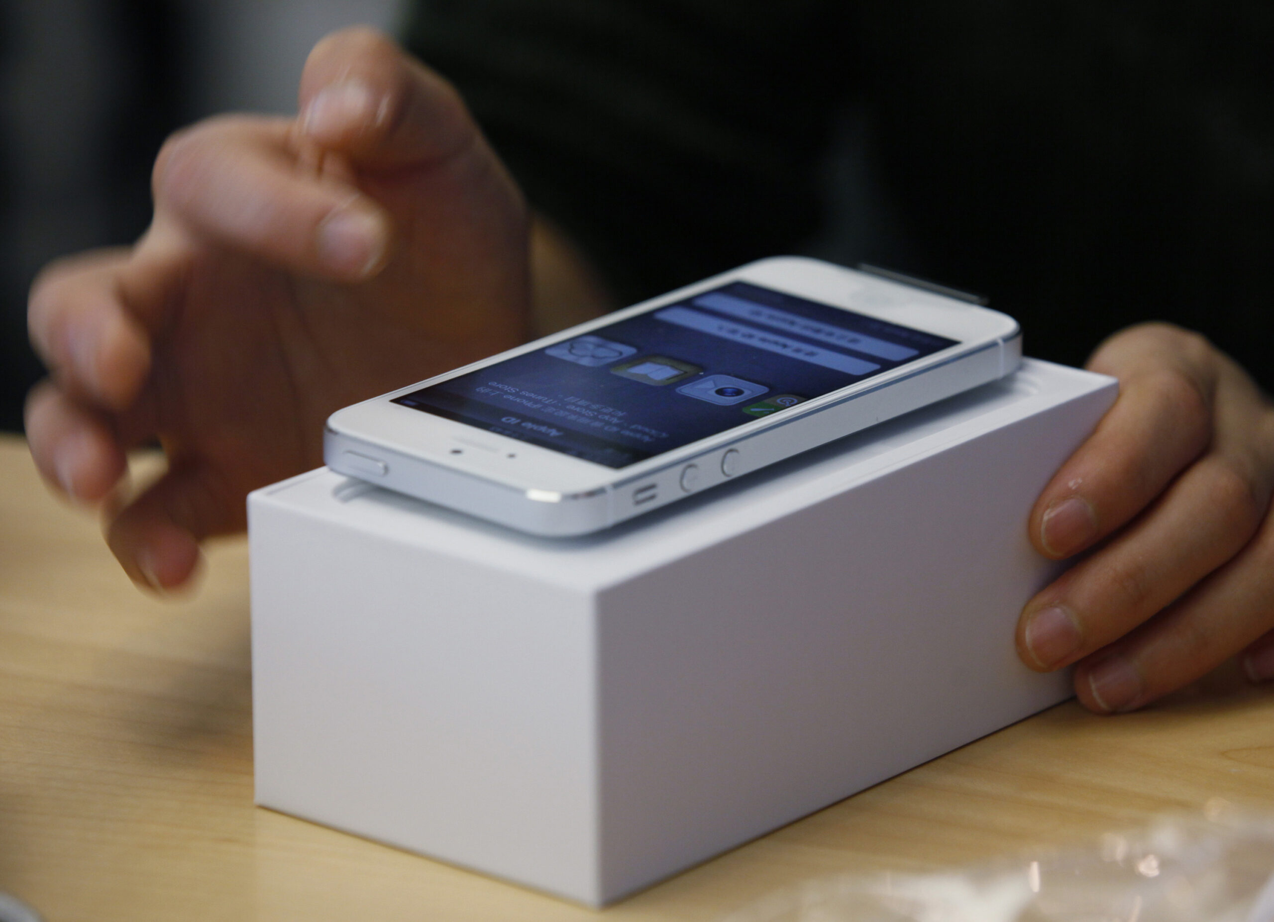 T-Mobile to get Apple devices soon, iPhone likely