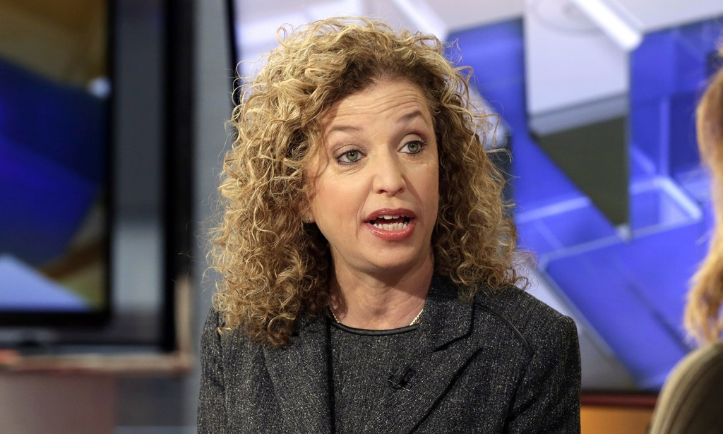 Wasserman Schultz: Trump thinks he’s a dictator