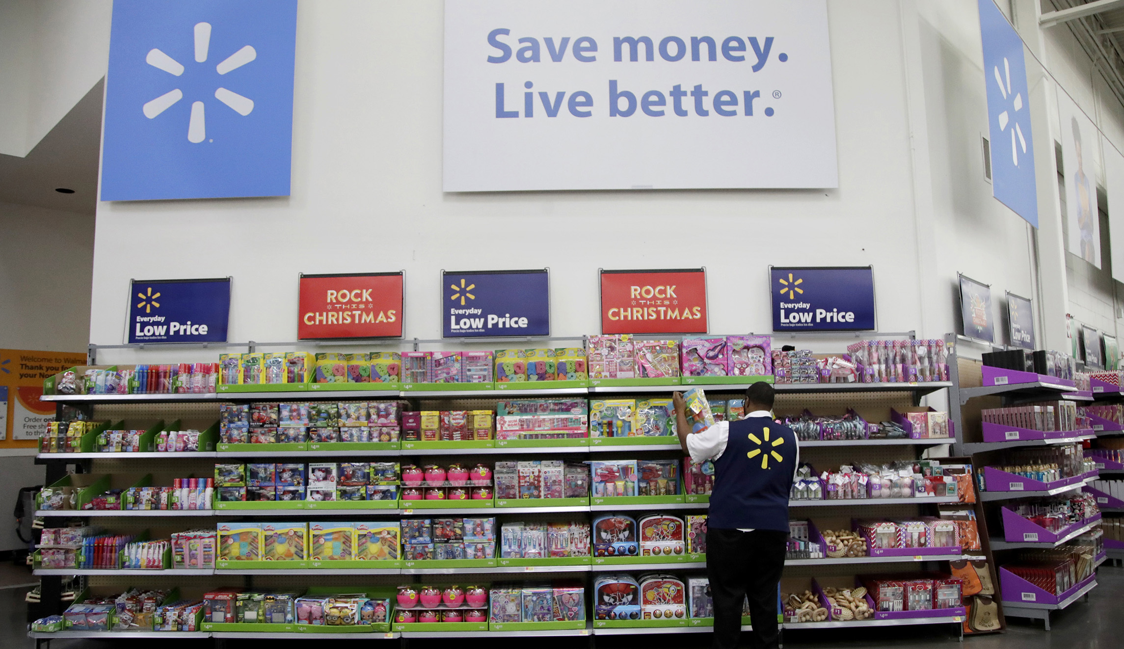 Walmart to raise wages and give bonuses, citing GOP tax cuts