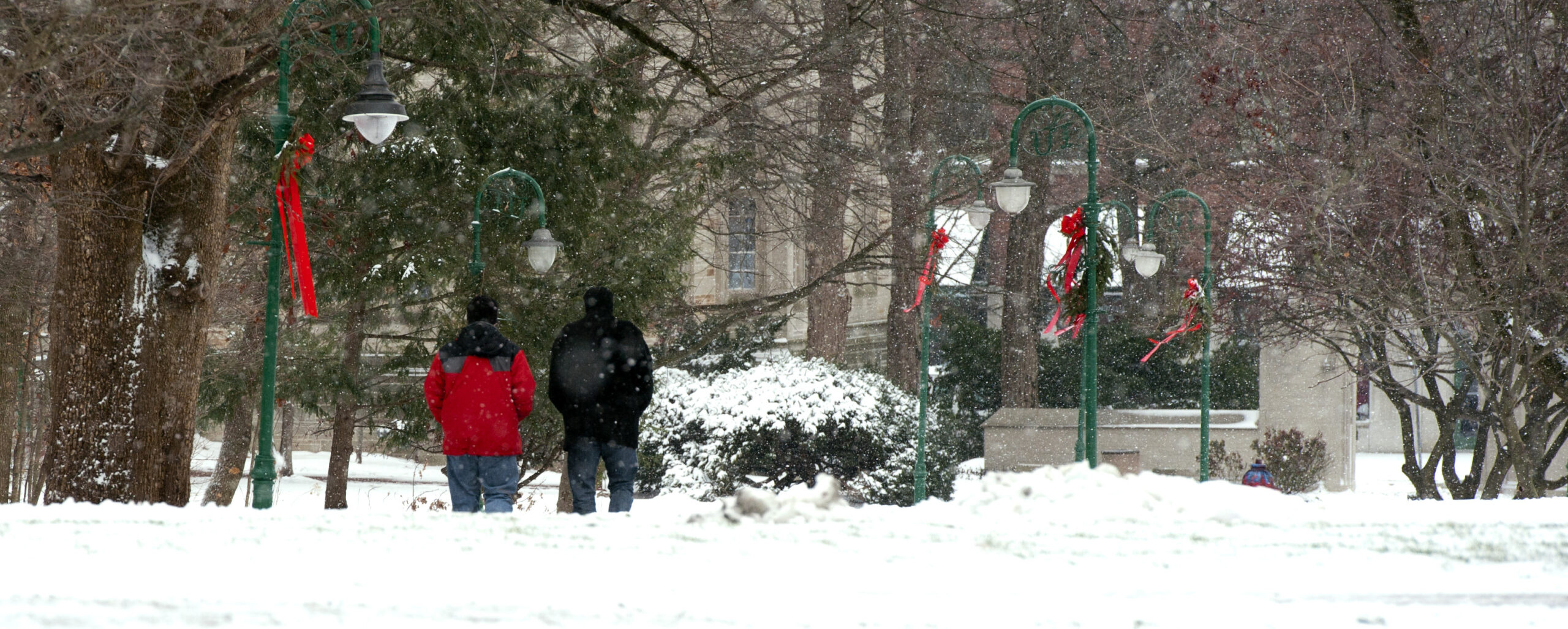 Snowstorm weakening after dumping snow in Midwest