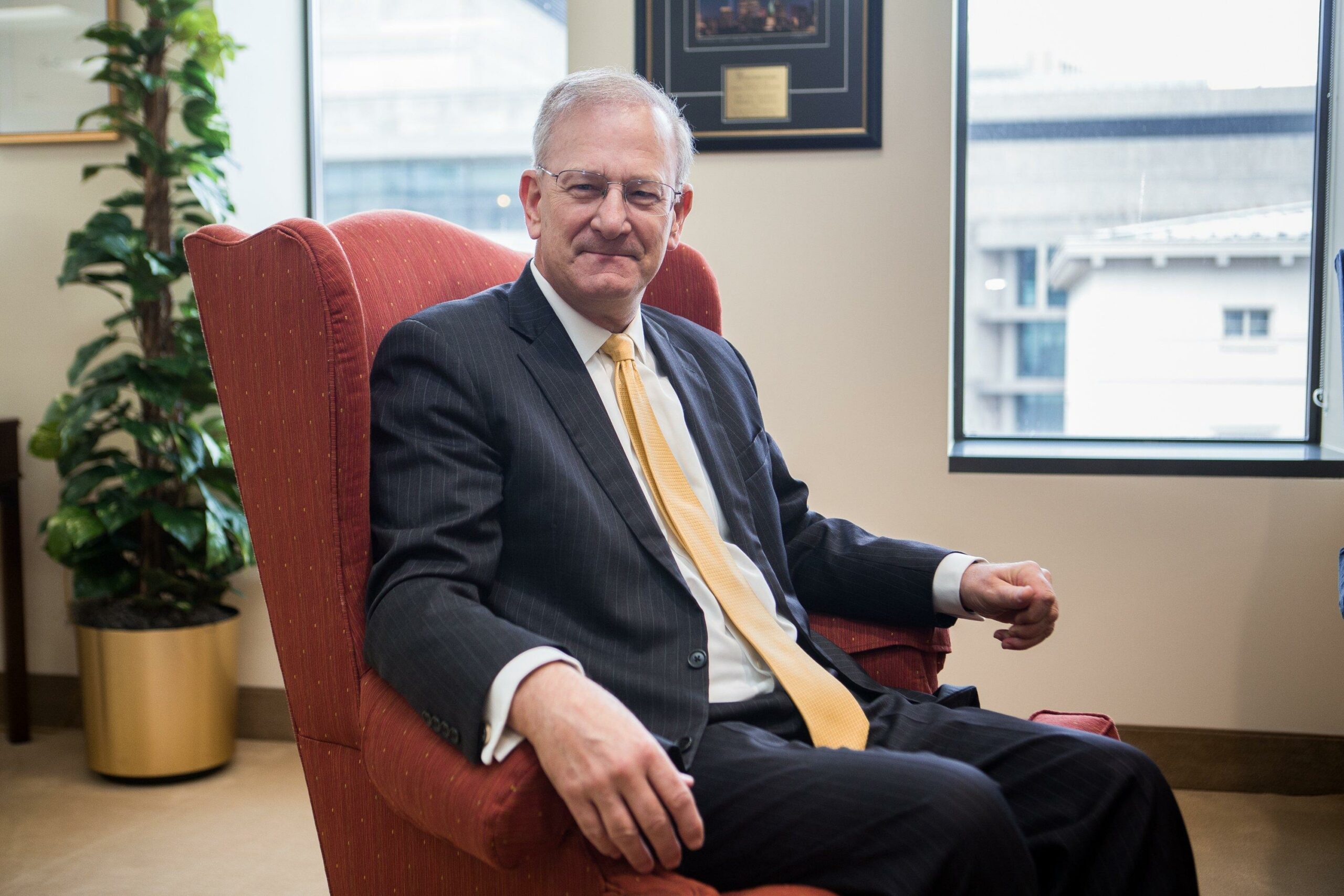 FDIC Vice Chairman Thomas Hoenig takes on too-big-to-fail banks