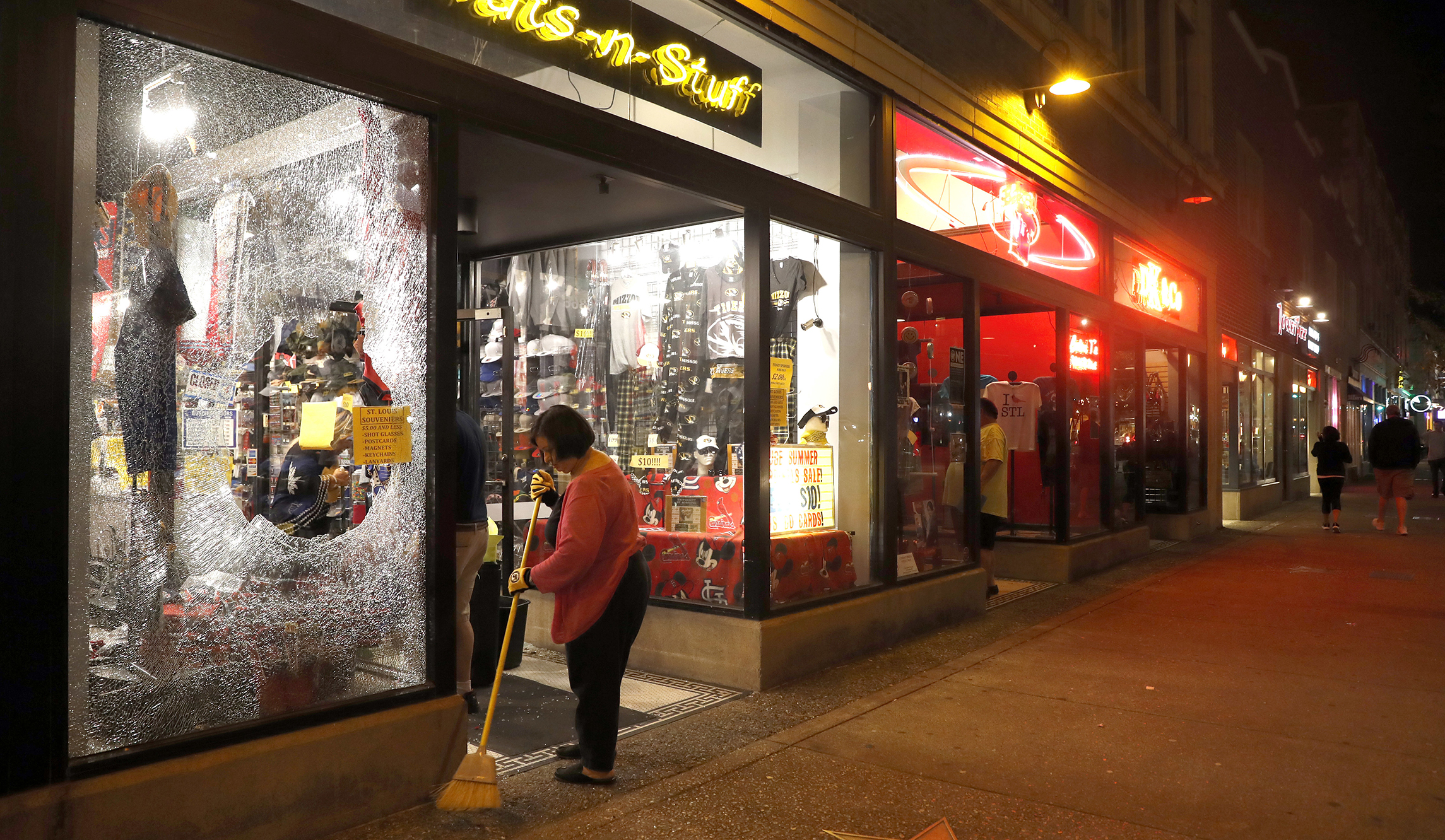 Protesters smash windows in 2nd violent night near St. Louis