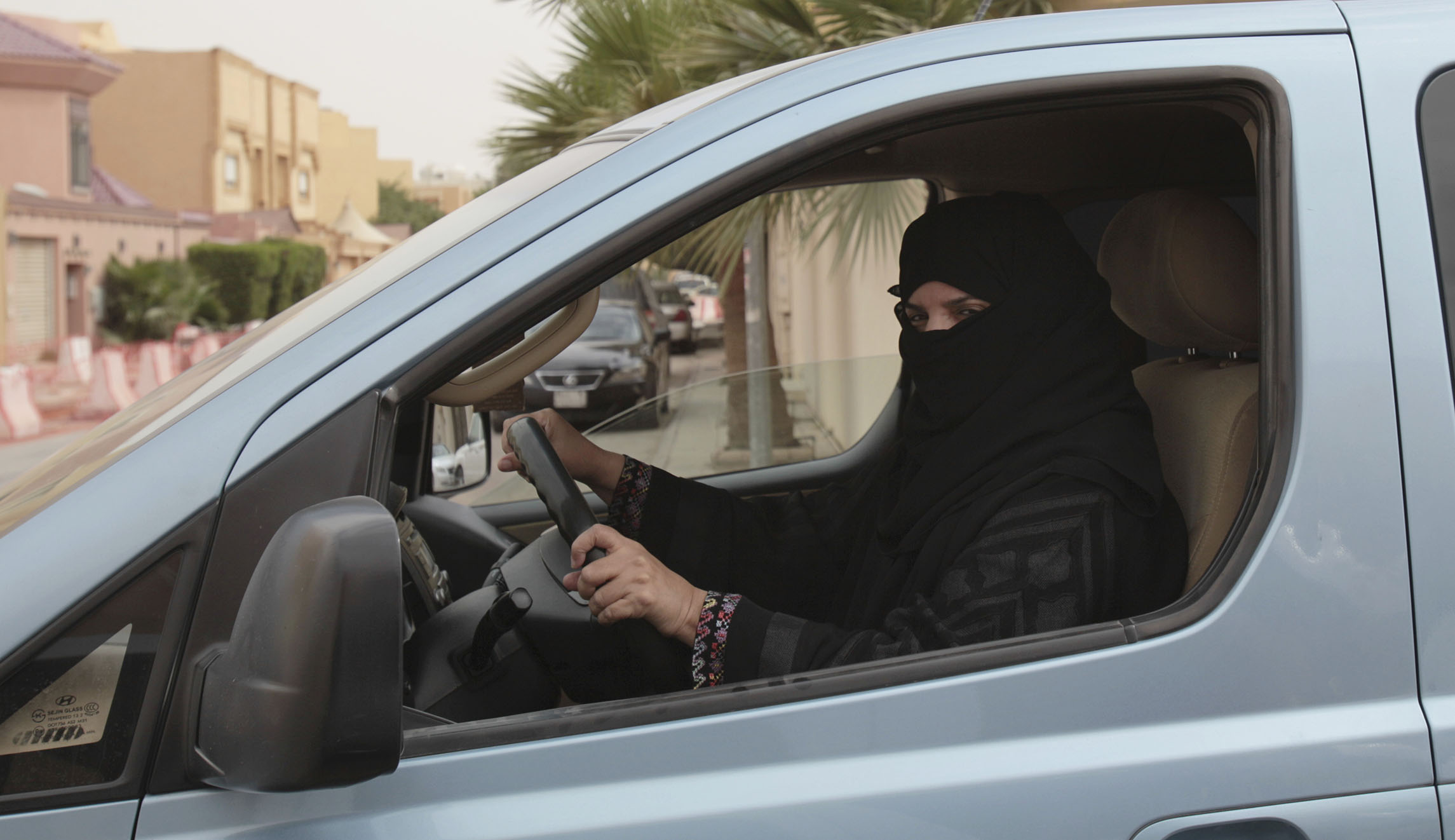 Trump applauds Saudi Arabia for lifting ban on women drivers