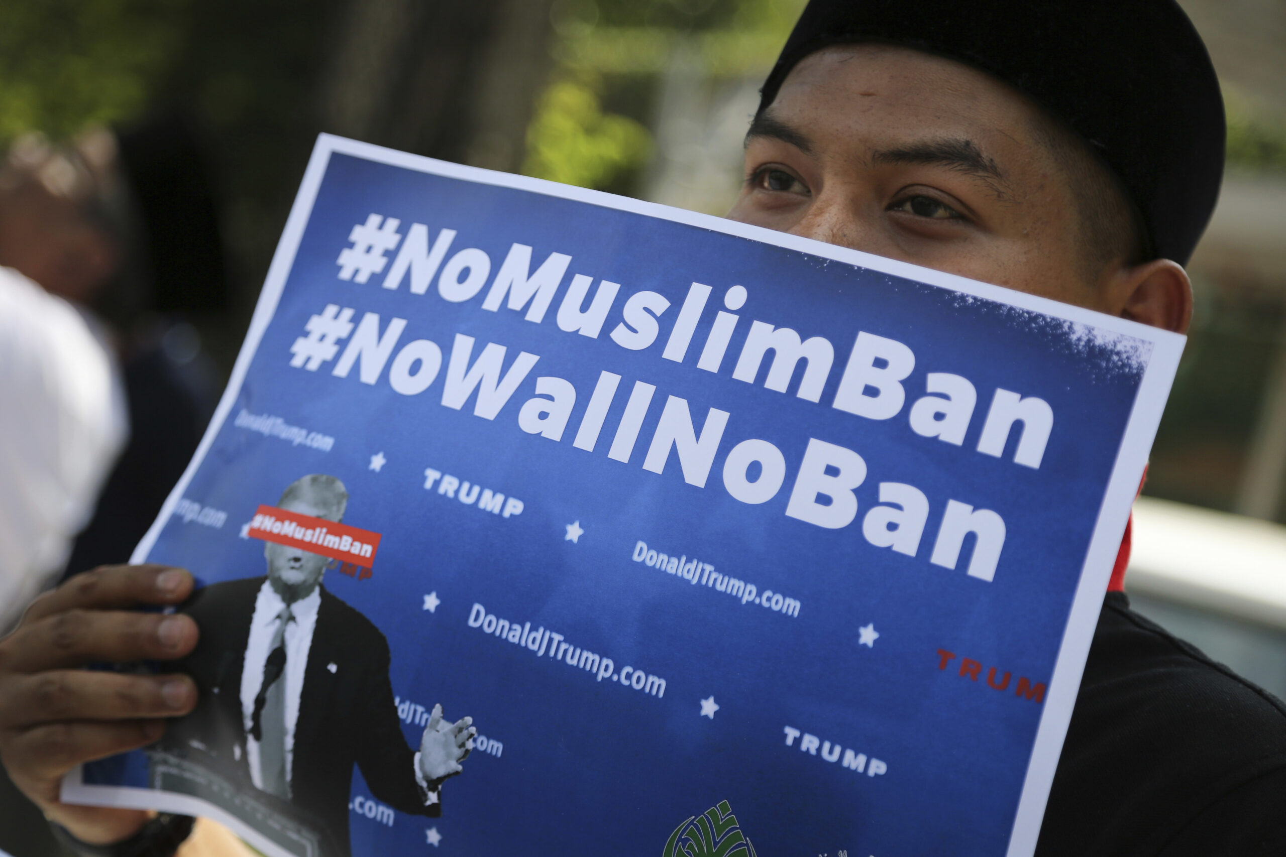 Seattle judge issues nationwide restraining order on Trump’s refugee ban