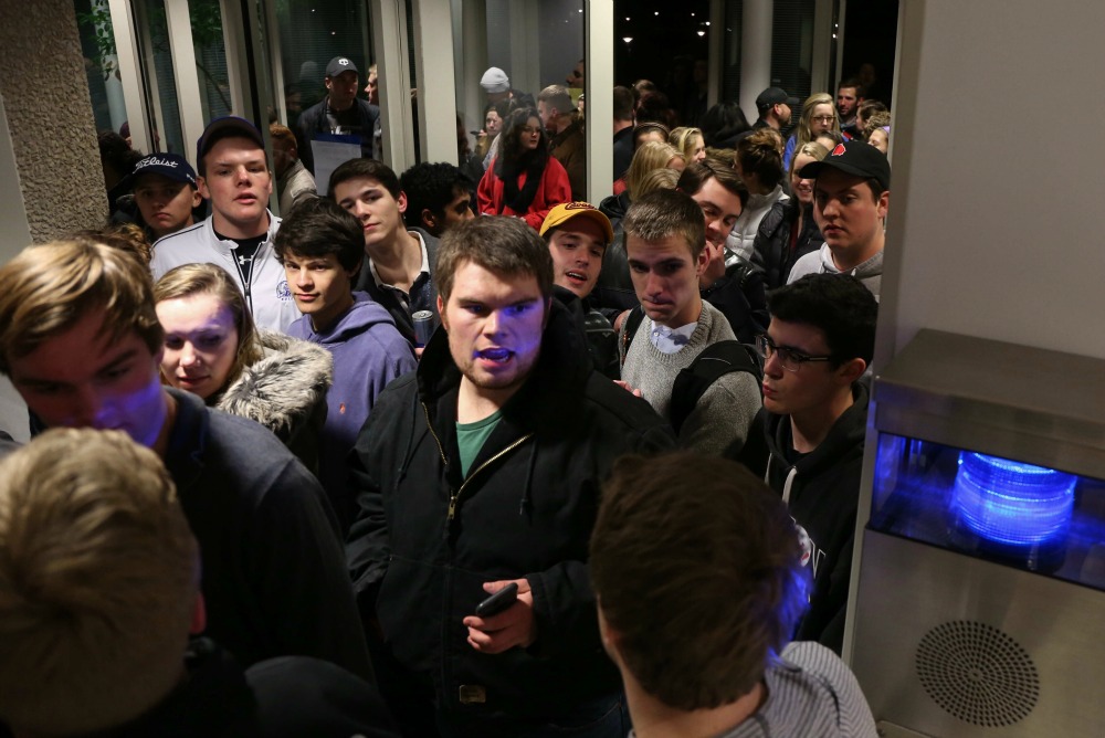 Caucus-goers break for candidates with minutes to spare