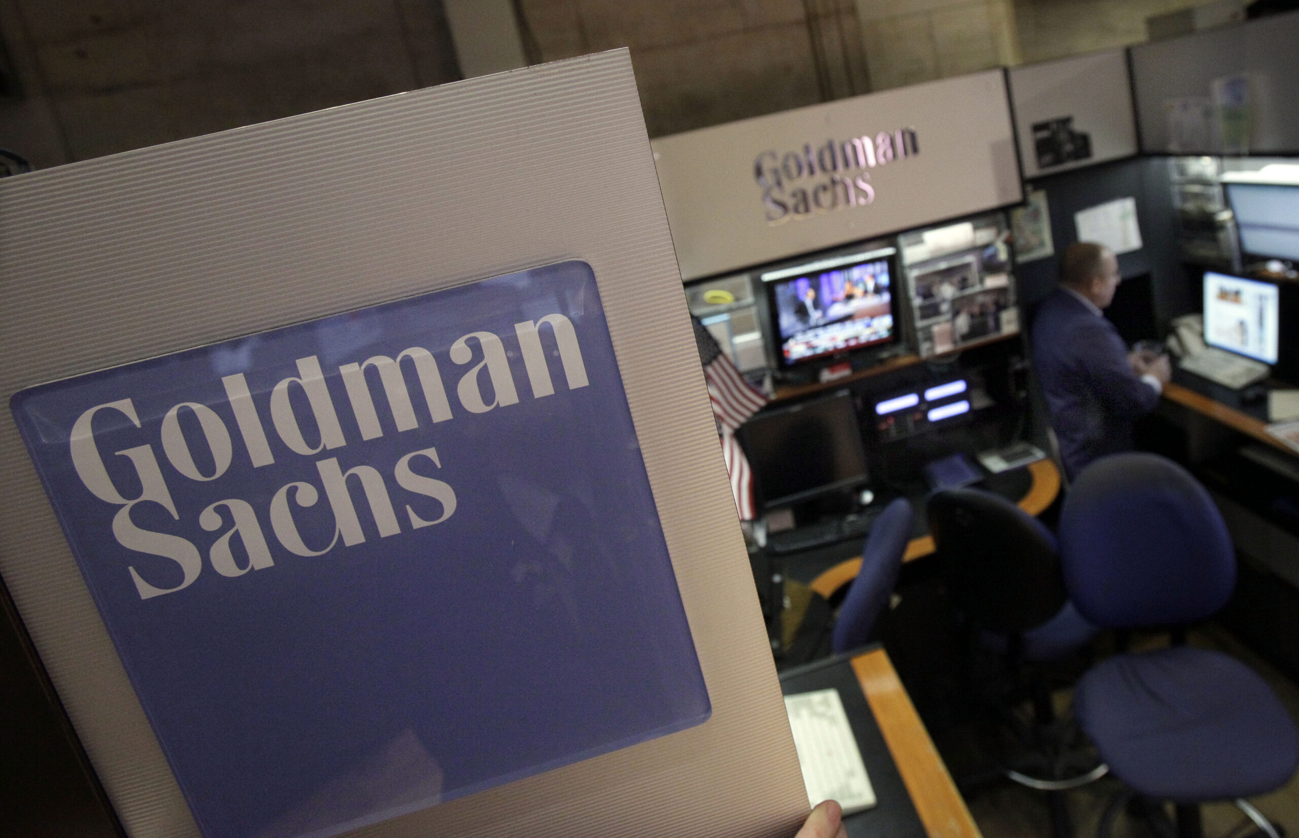 Goldman’s income falls 11 percent, but still beats