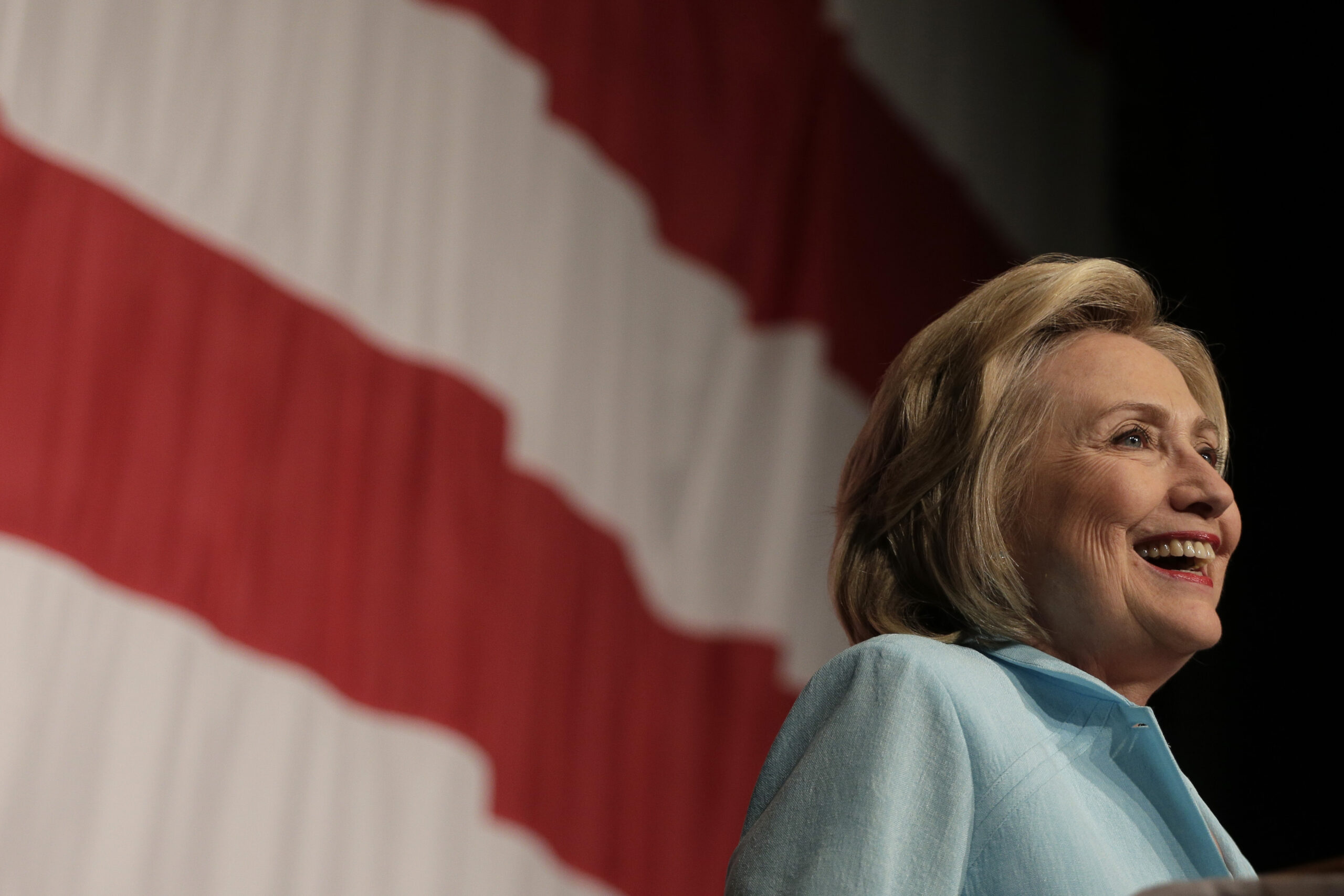 Clinton taunts: Snapchat ‘messages disappear all by themselves’
