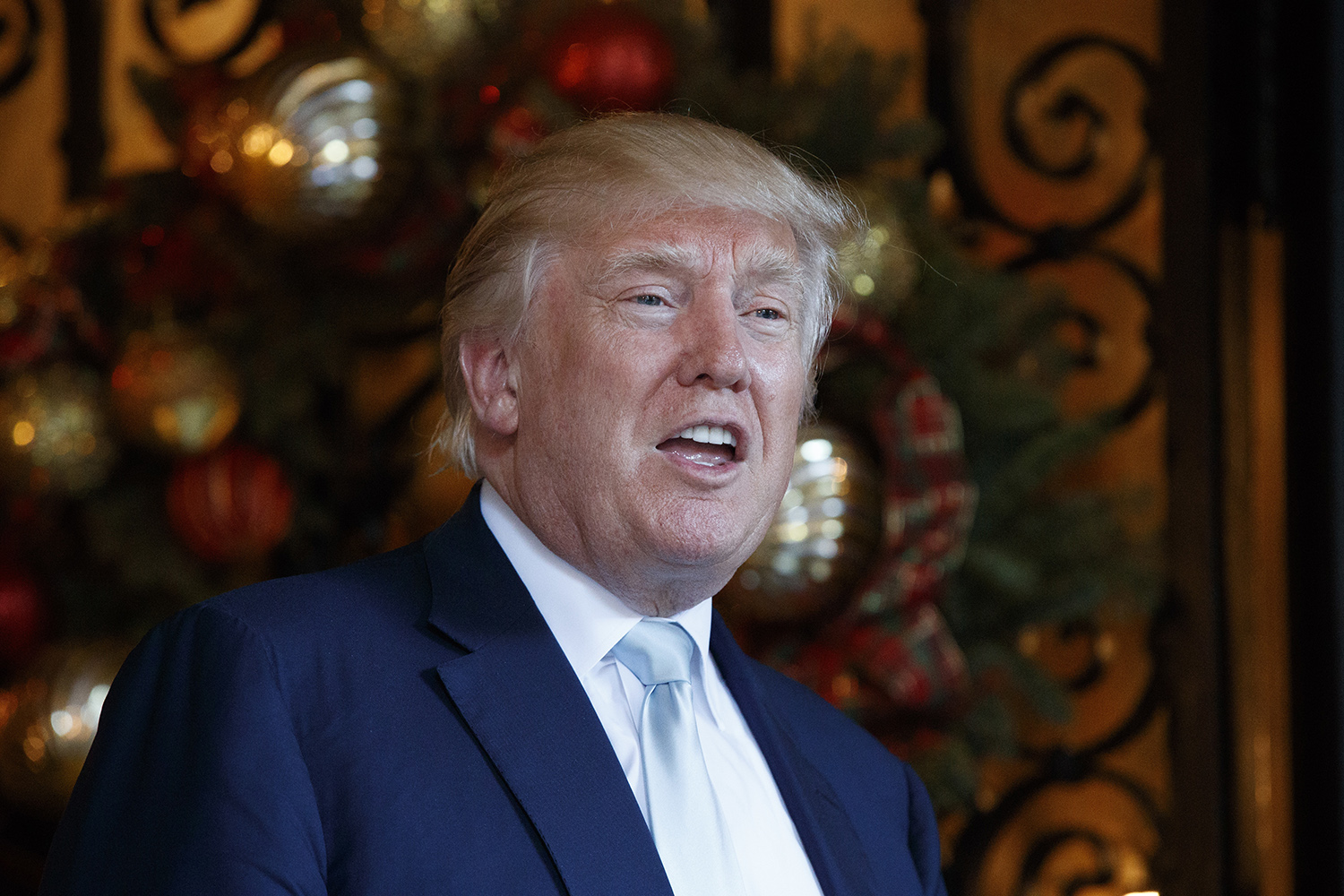 Trump agrees with Assange, hits Dems on cybersecurity