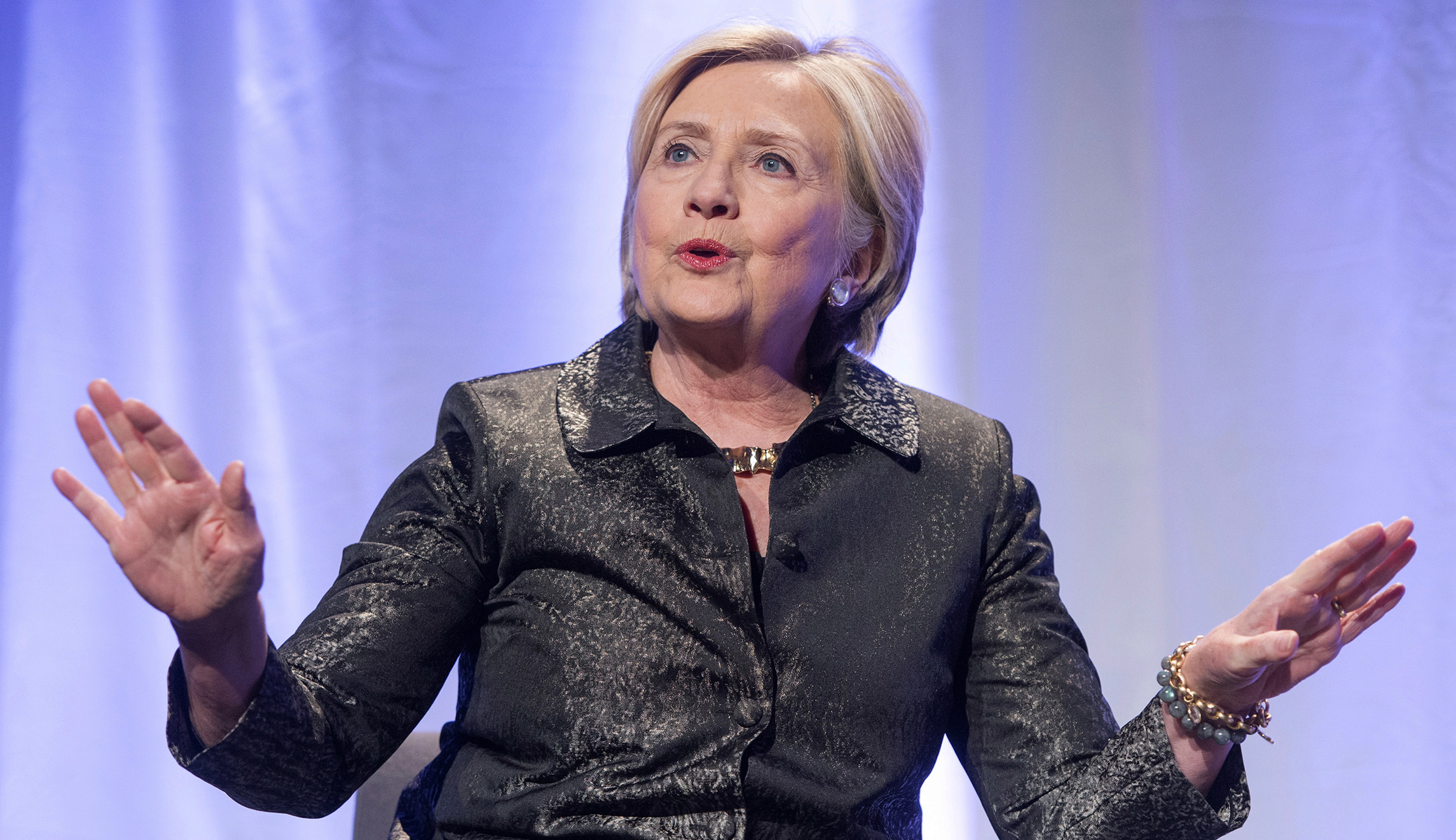 Trump tweets article, video on how Hillary Clinton may have come closer to colluding with Russia than himself