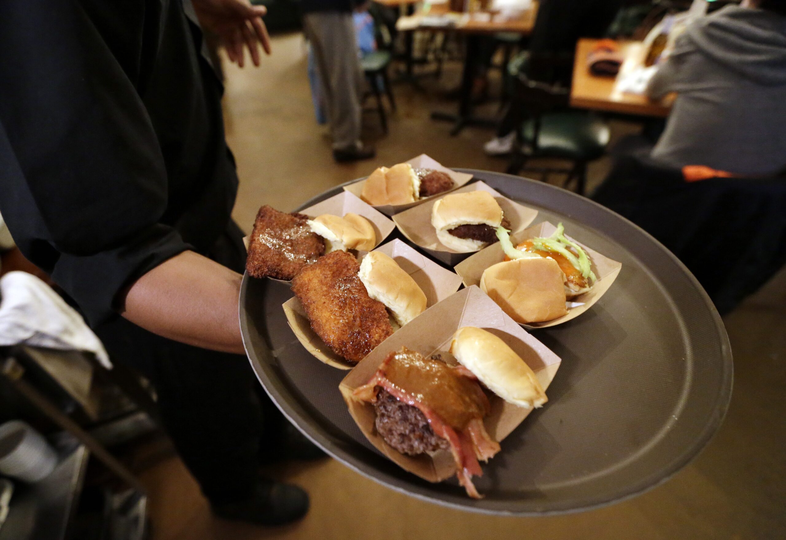 US service sector expands on gain in new orders