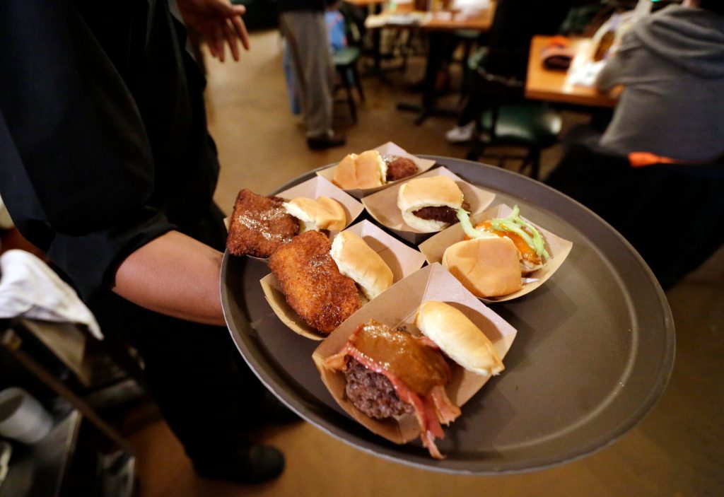 US service sector expands on gain in new orders