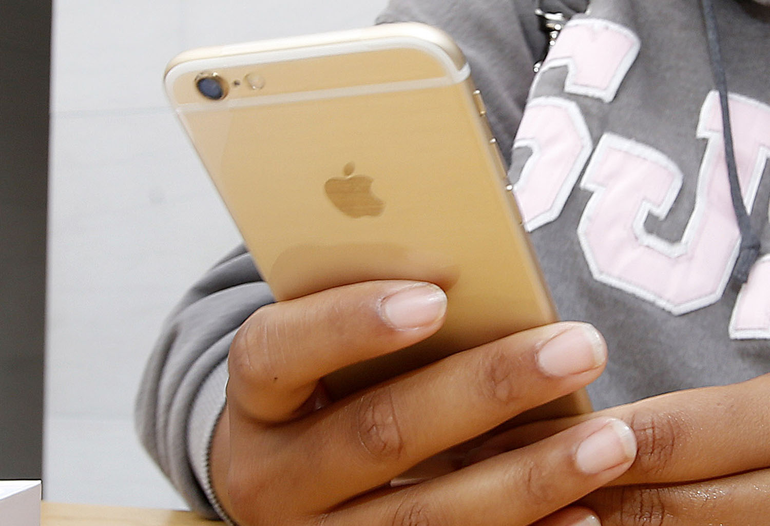 Report: Israeli firm hacking iPhone for FBI