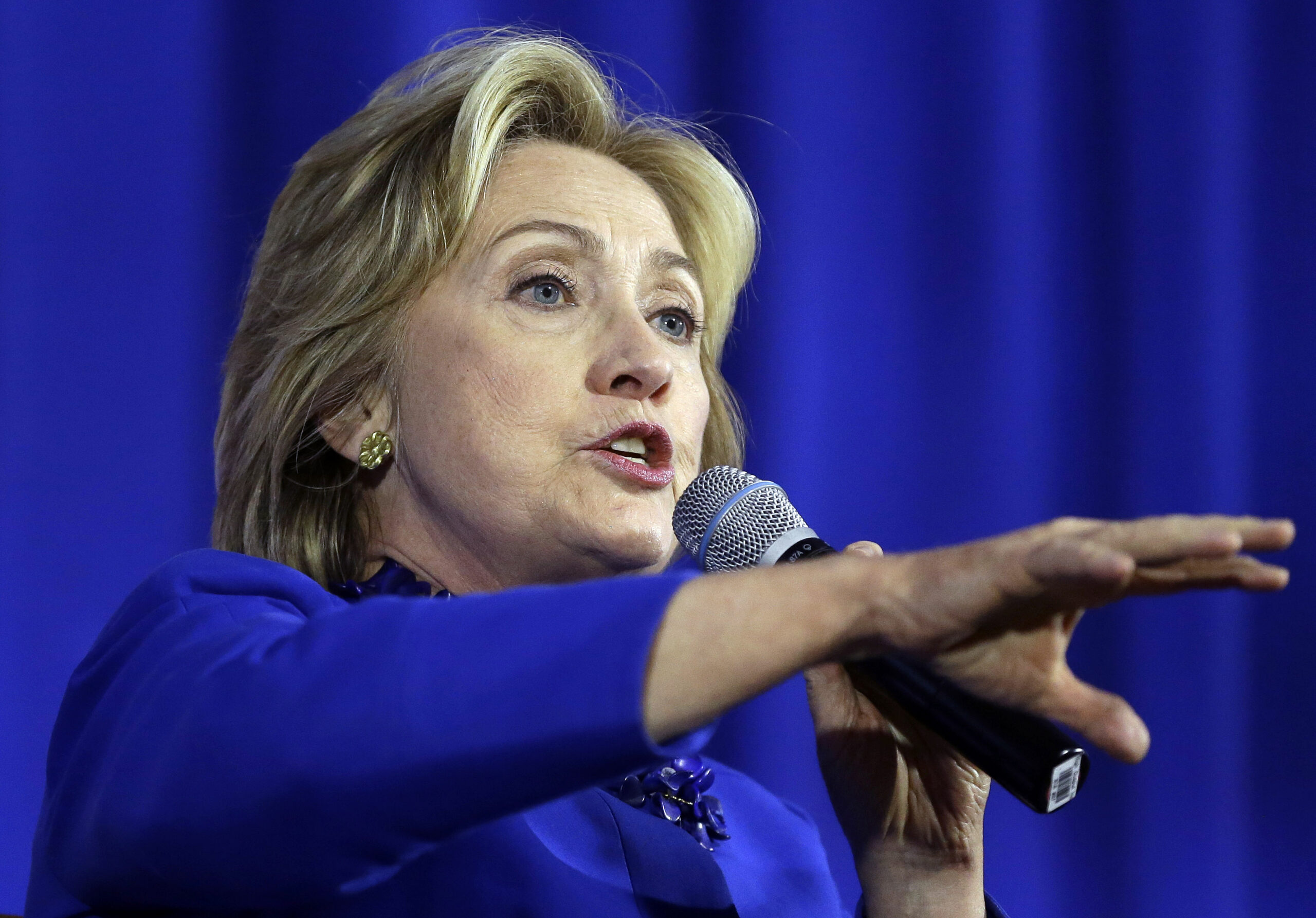 Clinton calls for averting Medicare hikes