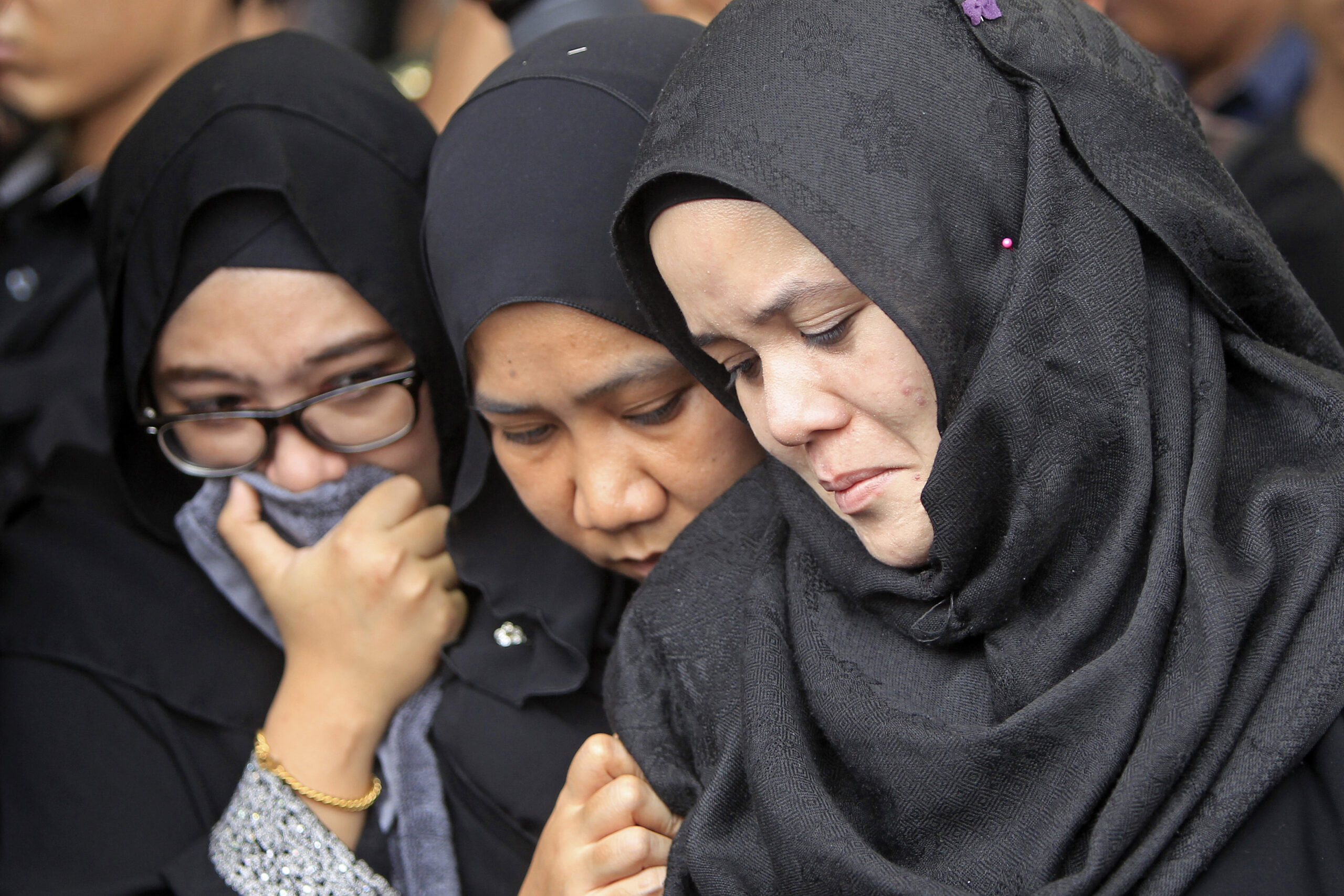 MH17 bodies returned as Malaysia battles fallout