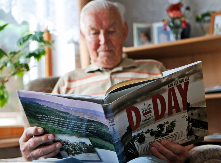 Germans, now alongside Allies, honor D-Day victims