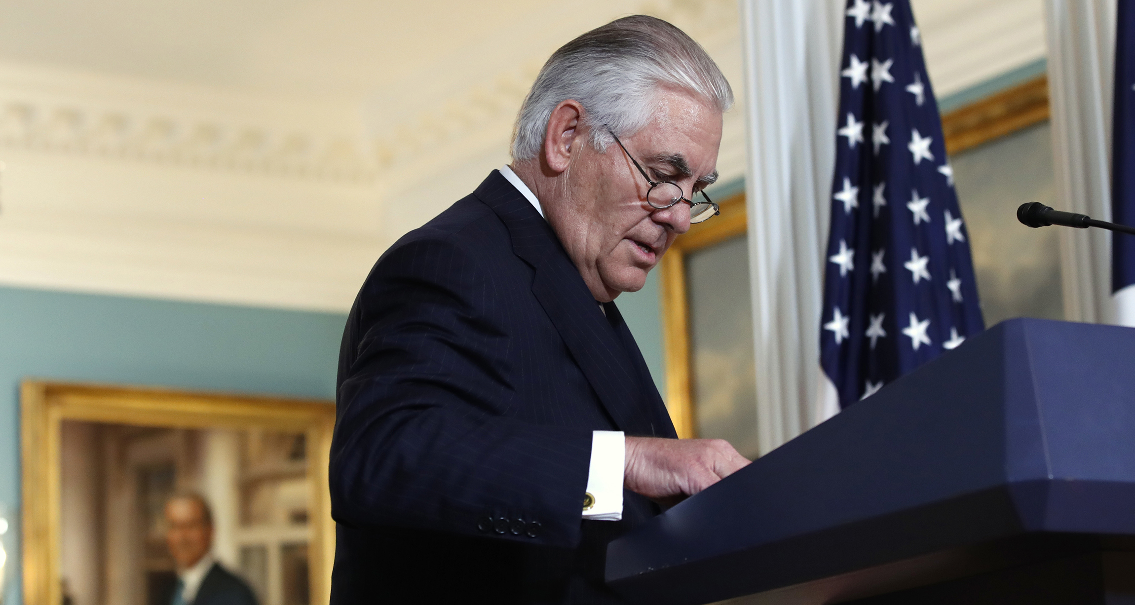Rex Tillerson salutes the late German Chancellor Helmut Kohl