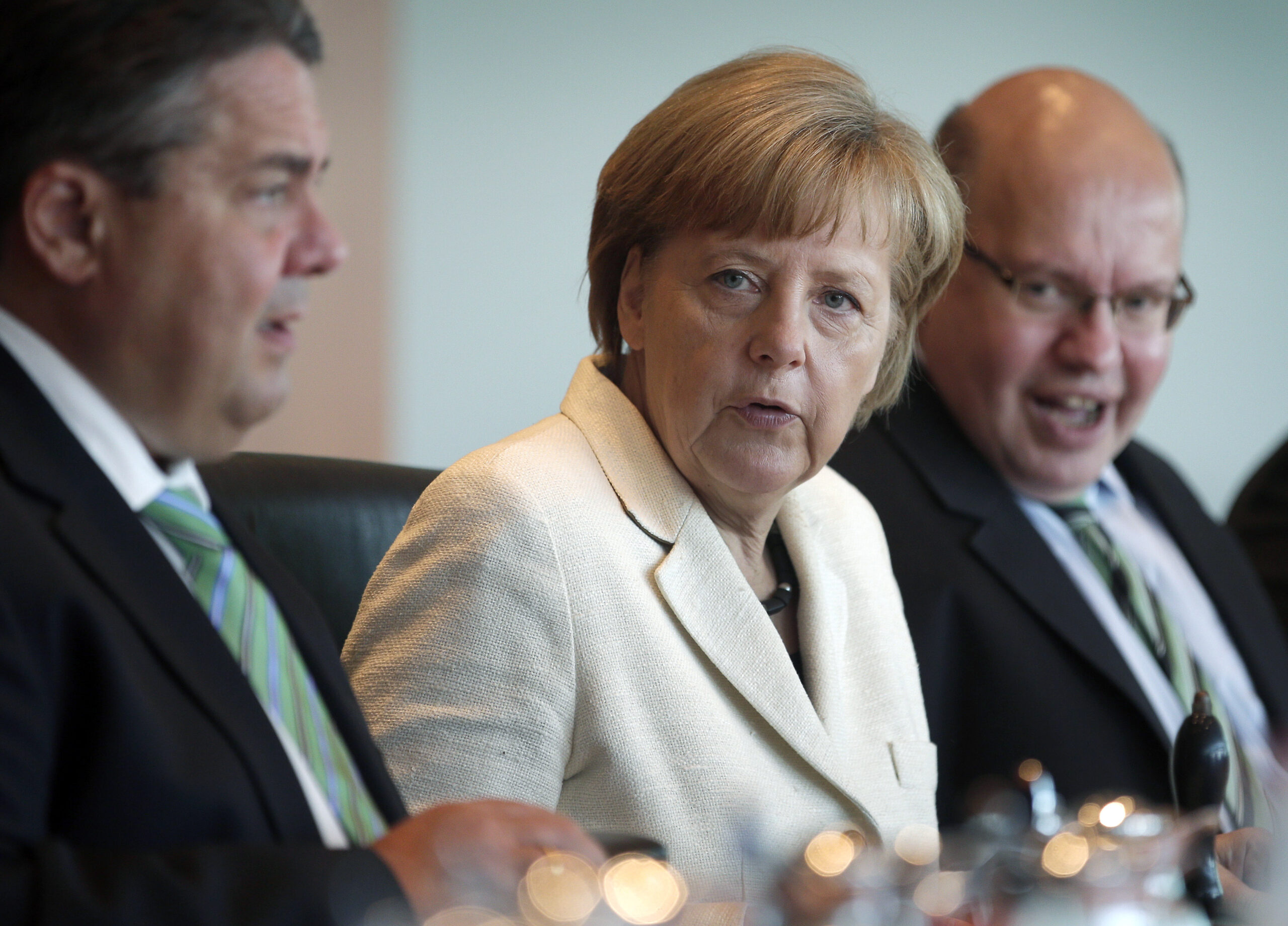 German business confidence slips back