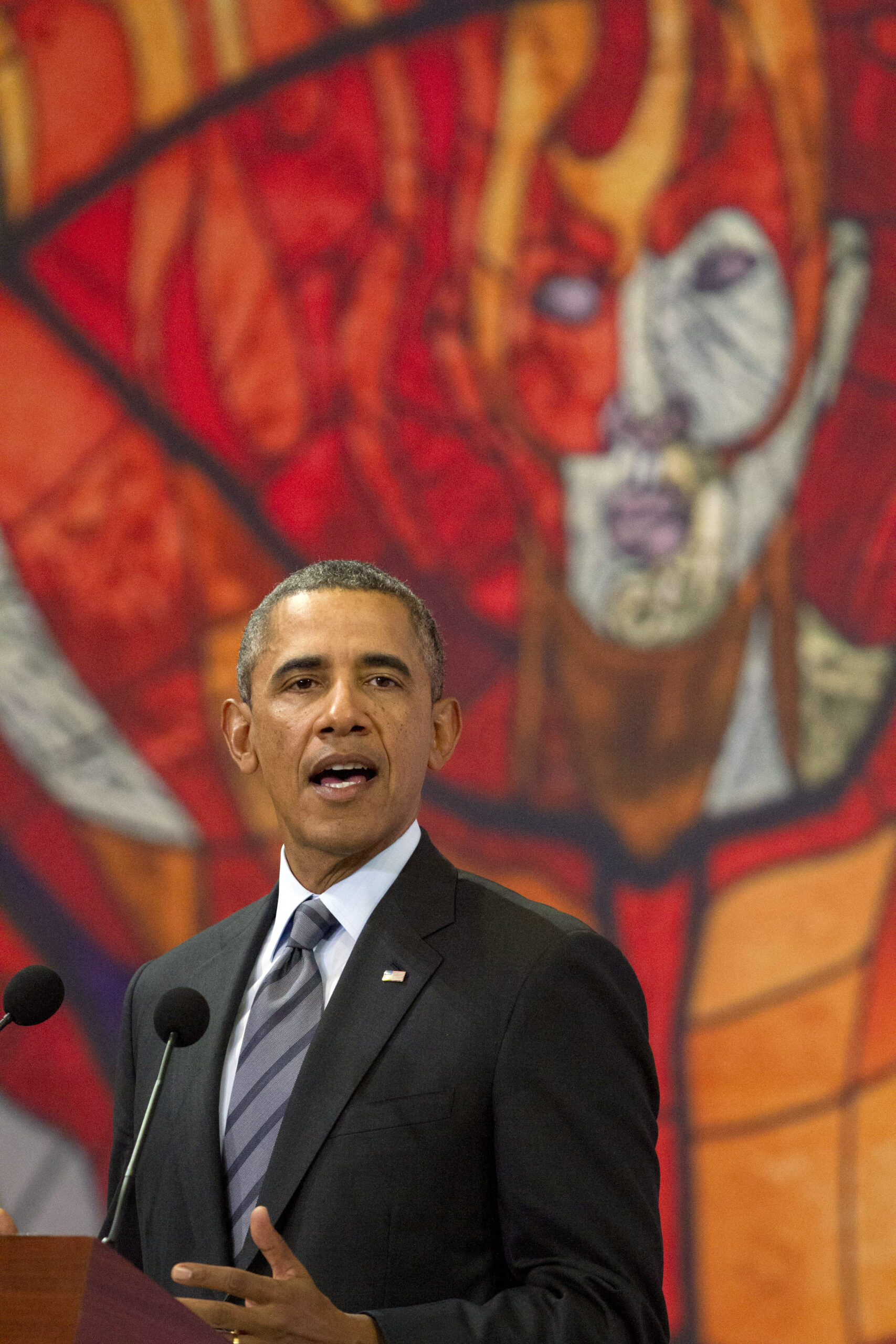 Obama pressed by neighbors on sensitive issues