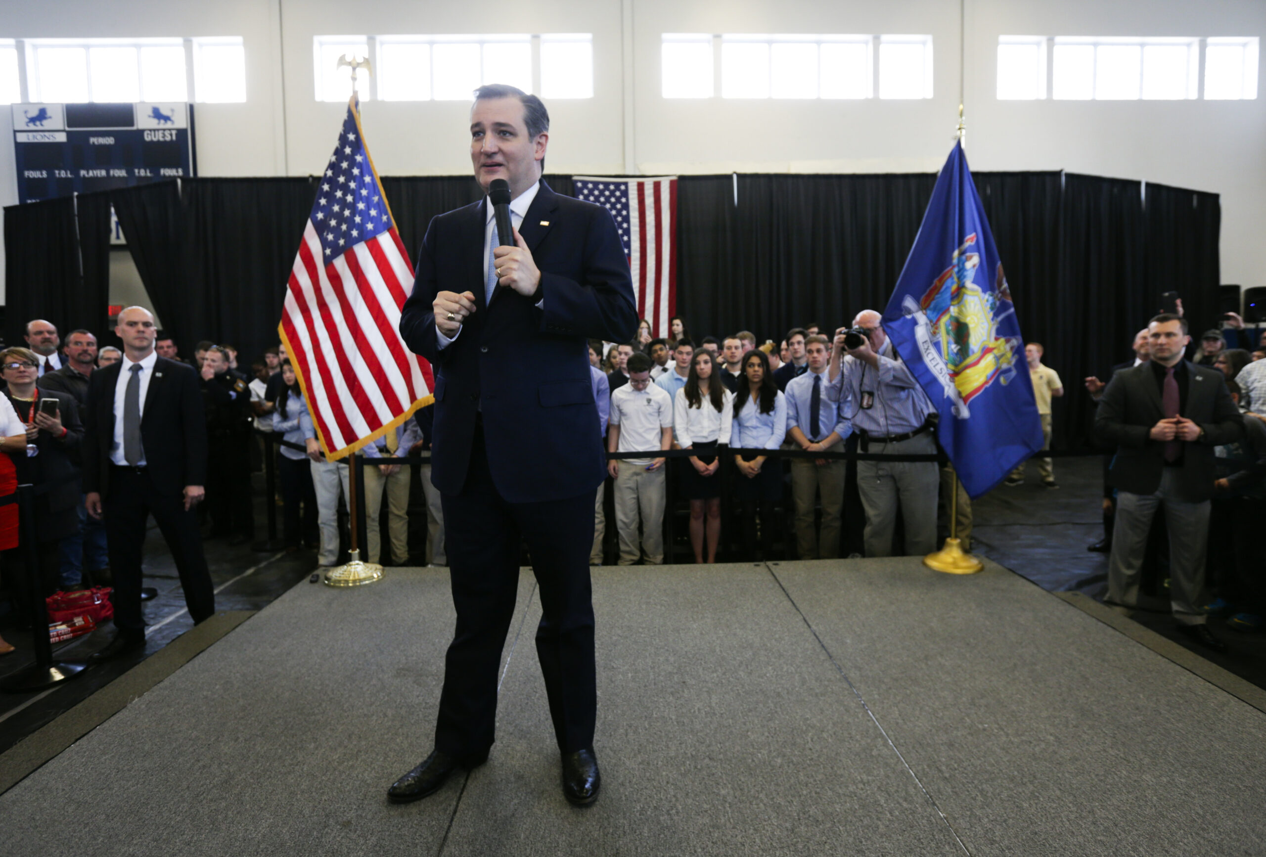 Cruz bill aims to return artwork stolen by Nazis