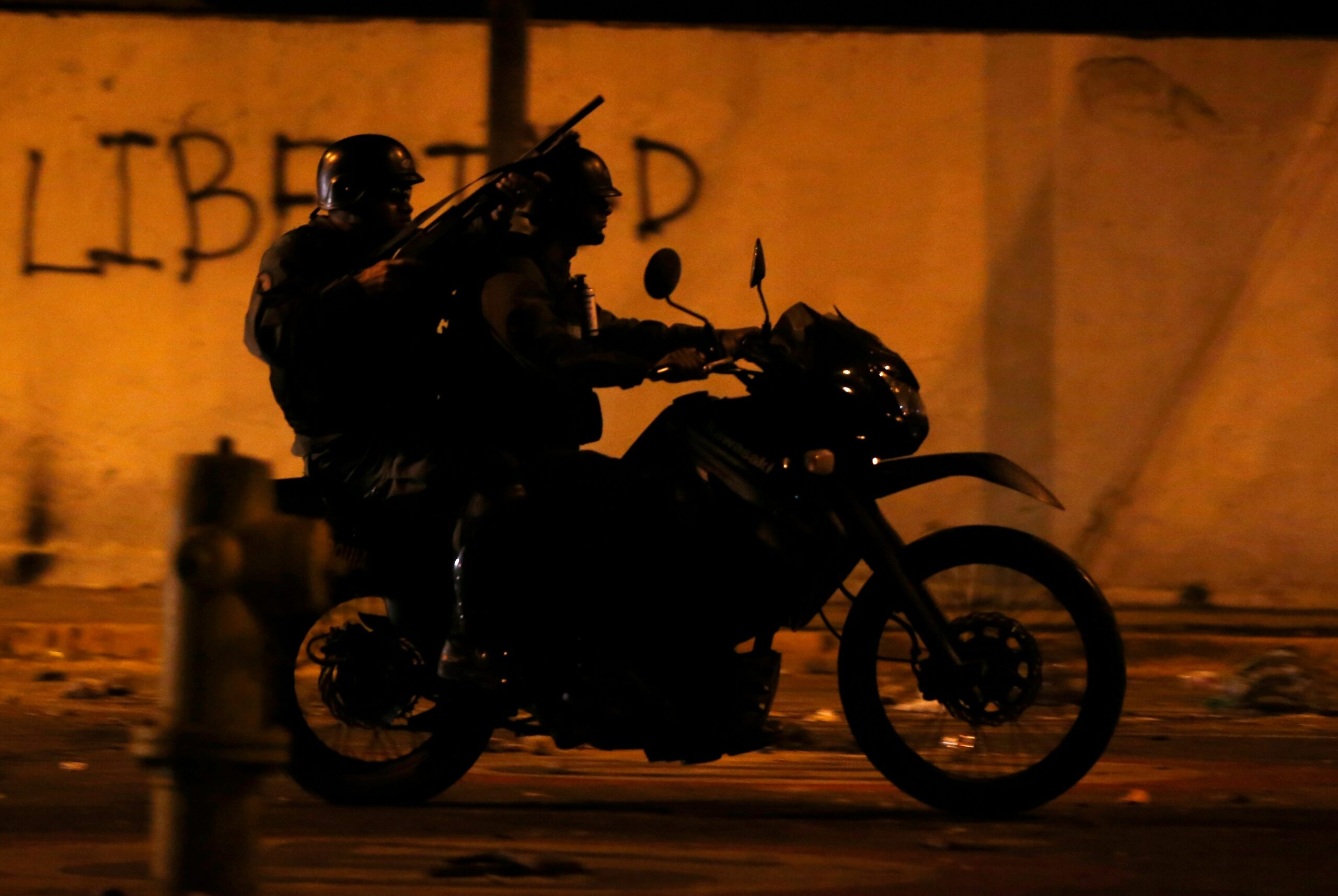Rights group: systematic violations in Venezuela