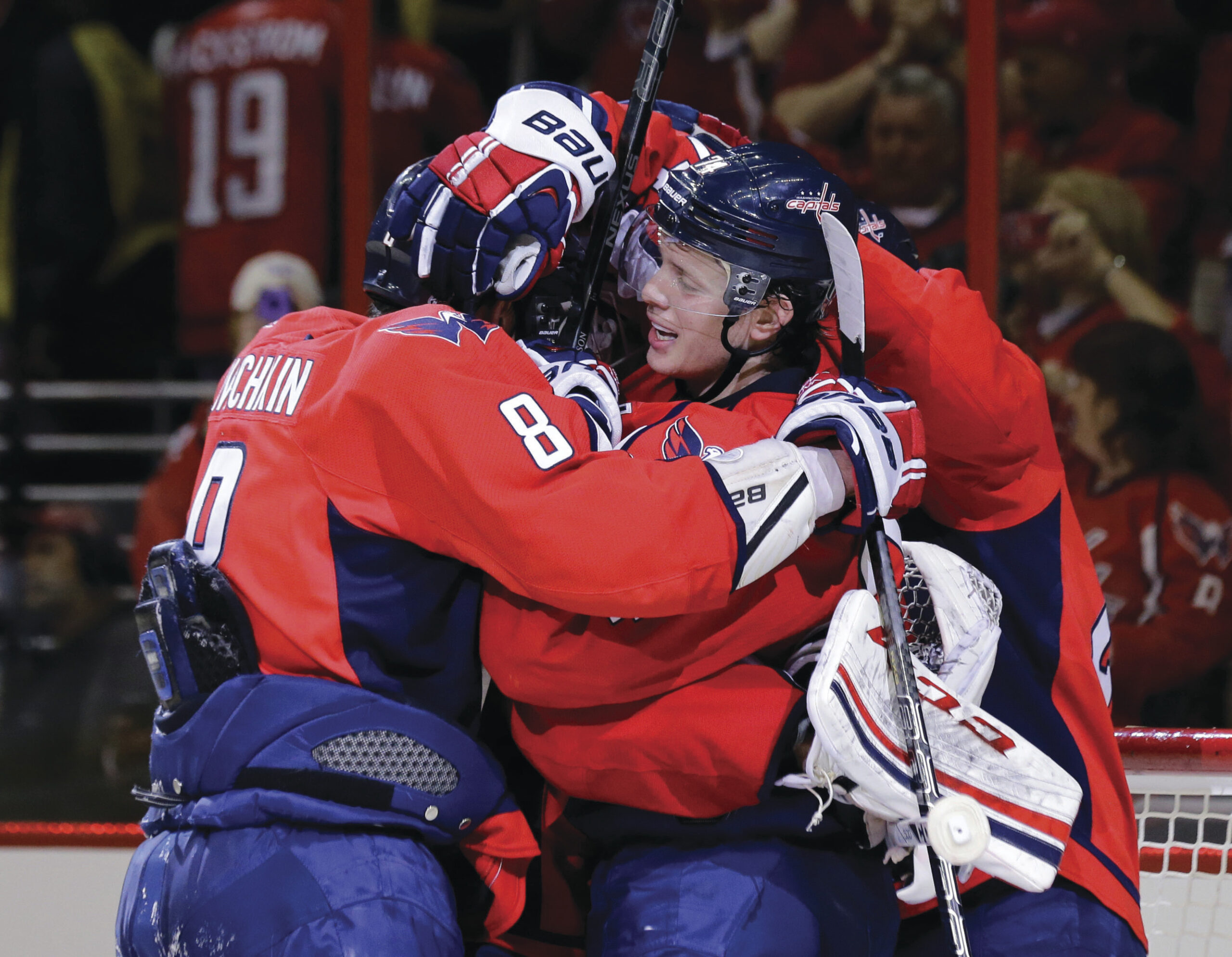 Three-goal second period keys Game 1 win for Capitals
