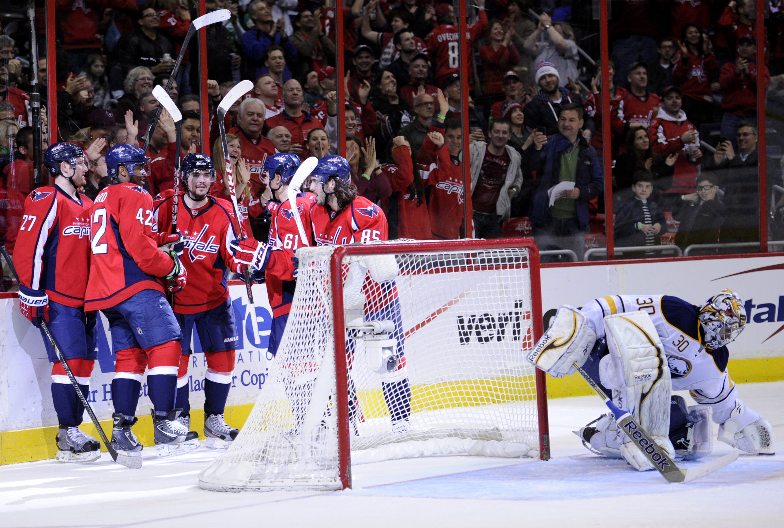 Fast, furious scoring burst turns into victory for Capitals