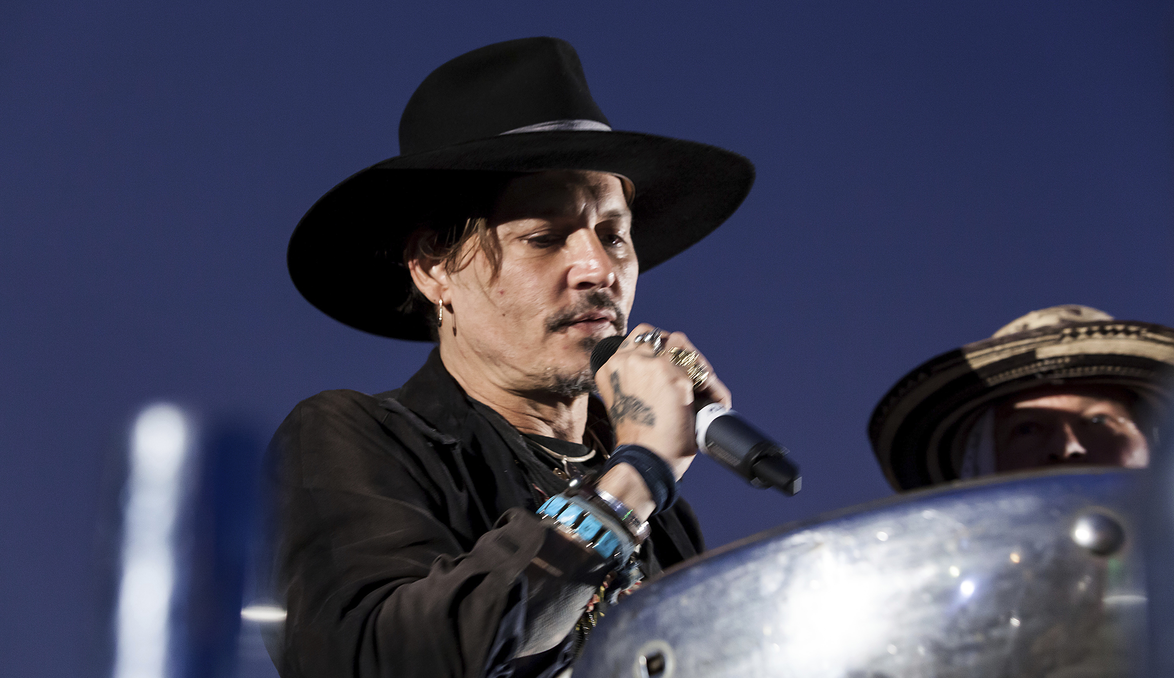 Johnny Depp apologizes for comment about actor assassinating Trump