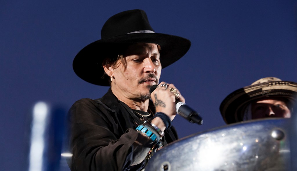 Johnny Depp apologizes for comment about actor assassinating Trump