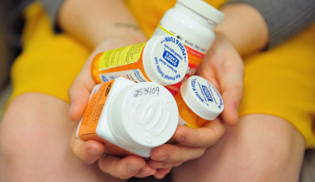 Doctors prescribing fewer opioids