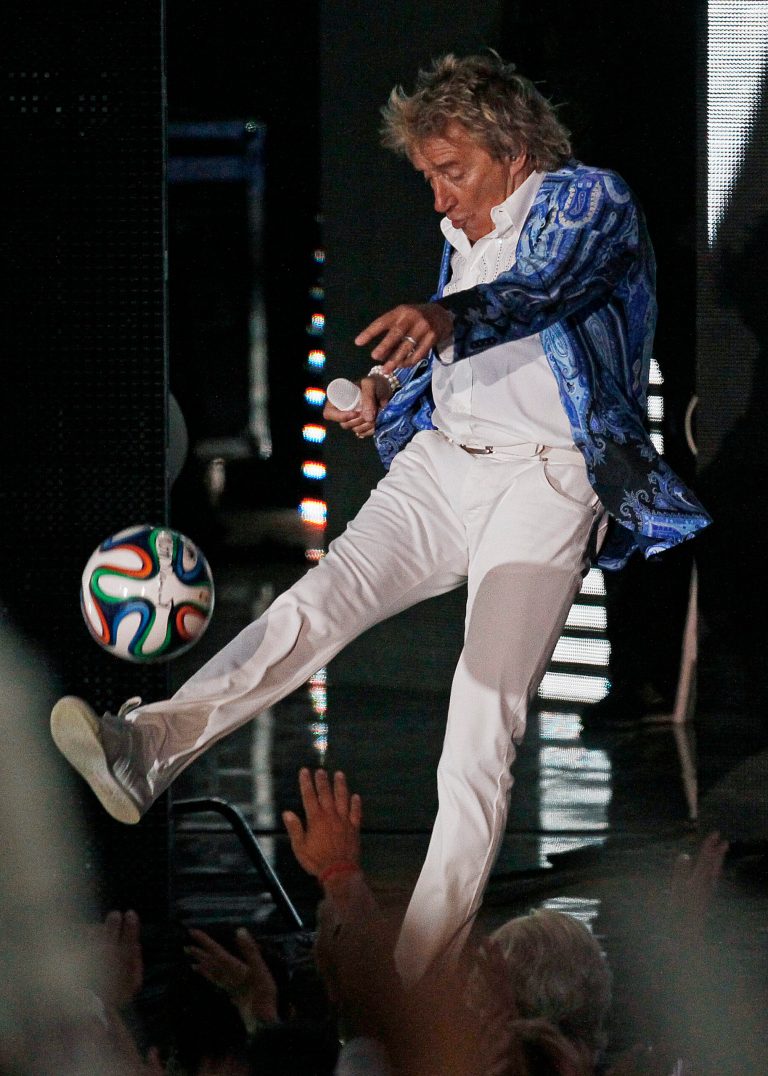 Fan claims injury from Rod Stewart soccer ball
