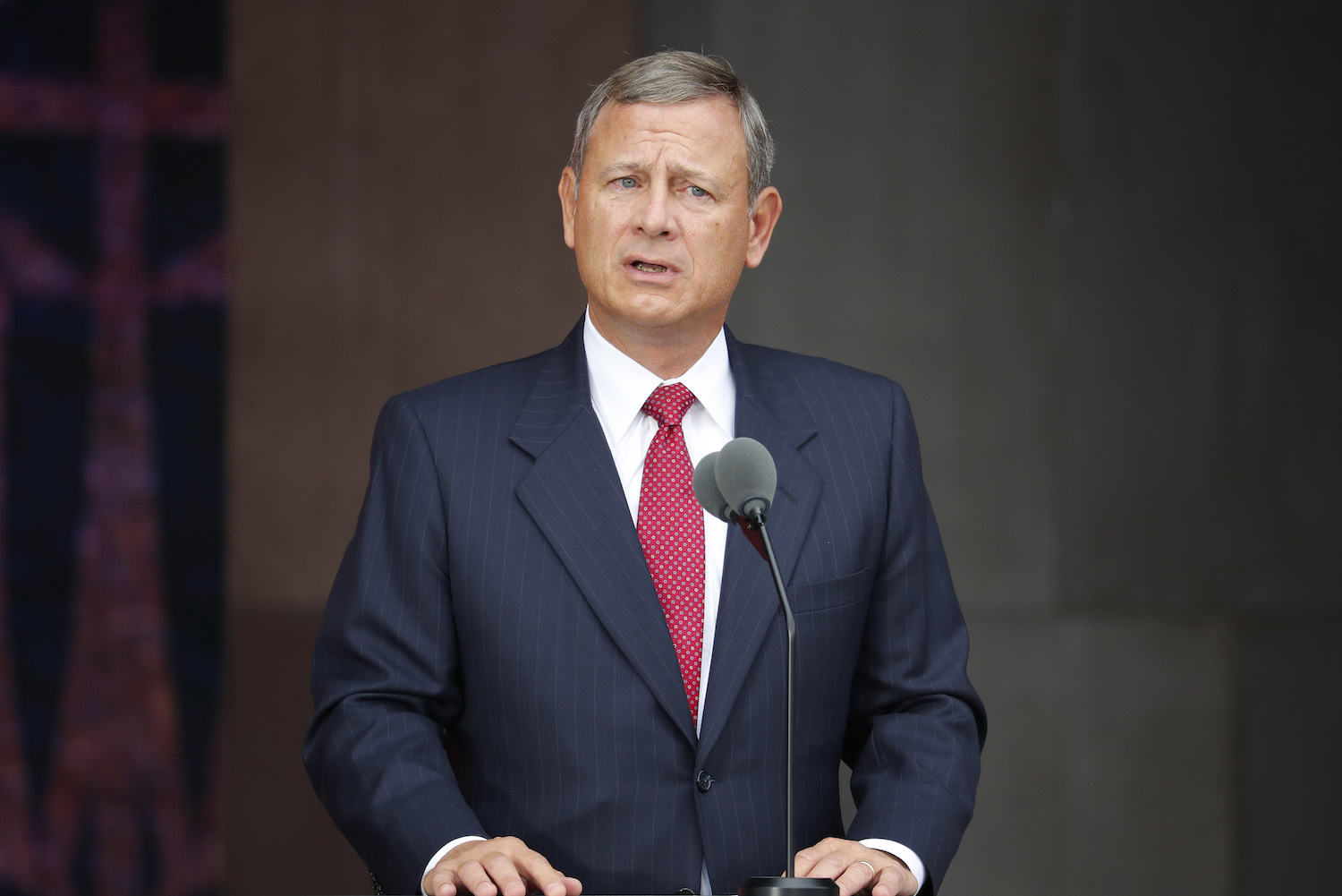Chief Justice Roberts recuses himself from patent case