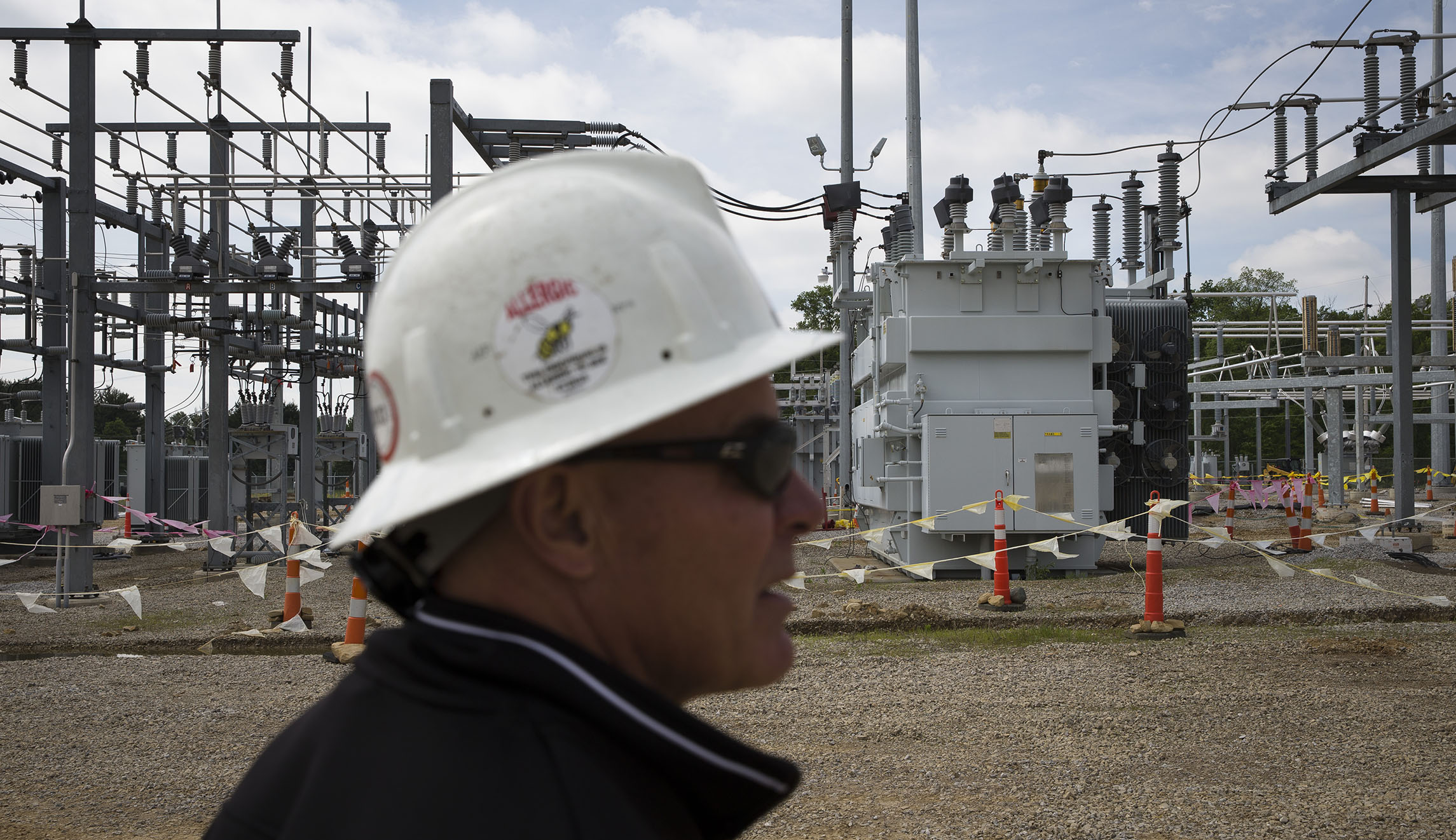 White House expands power grid war to include banks, Wall Street and telecom companies