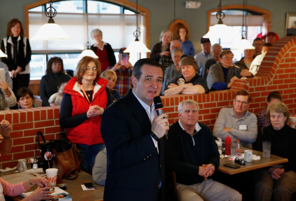 Embattled Cruz promises supporters he’ll fight clean