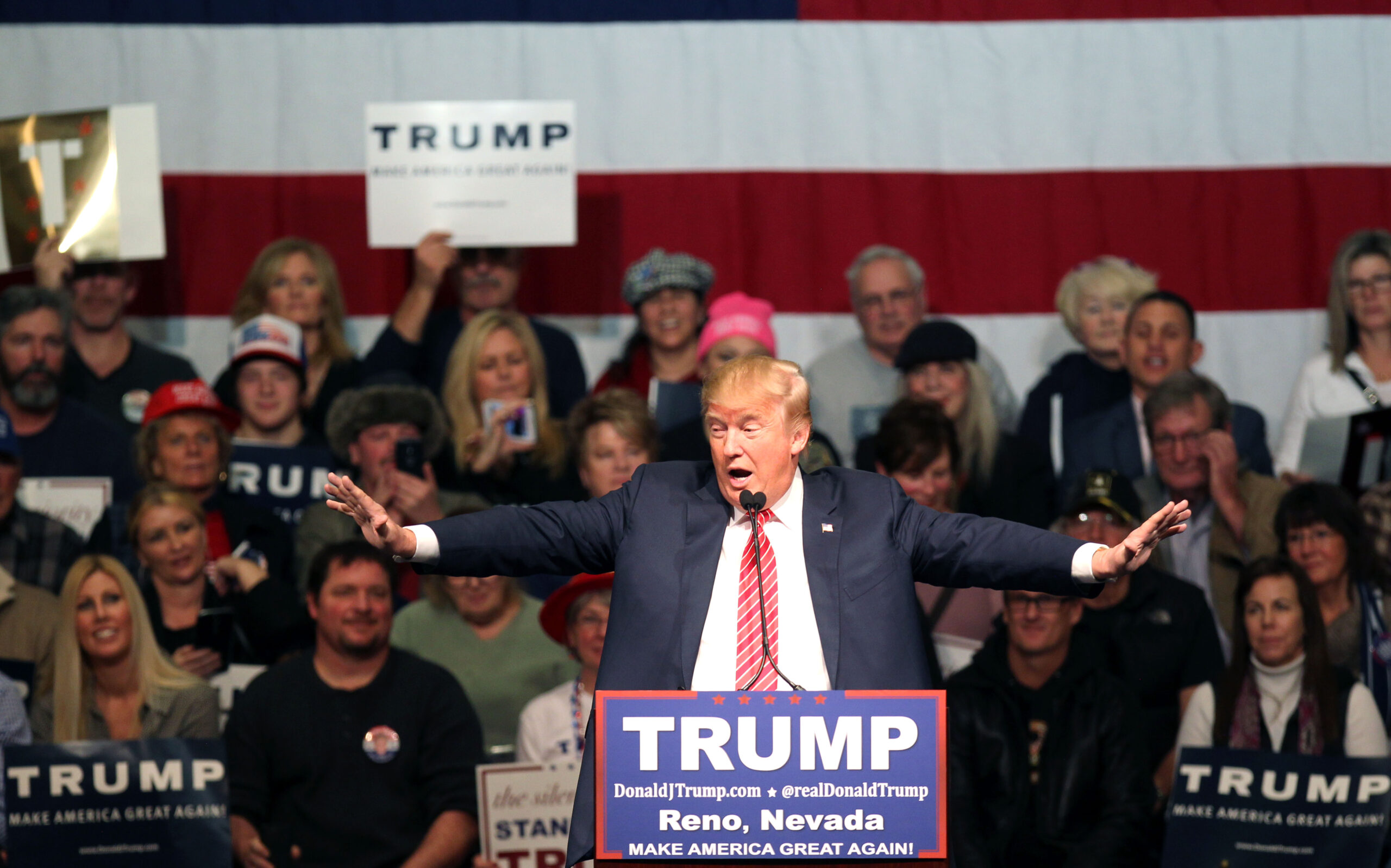 Trump edges Cruz, could benefit from birtherism