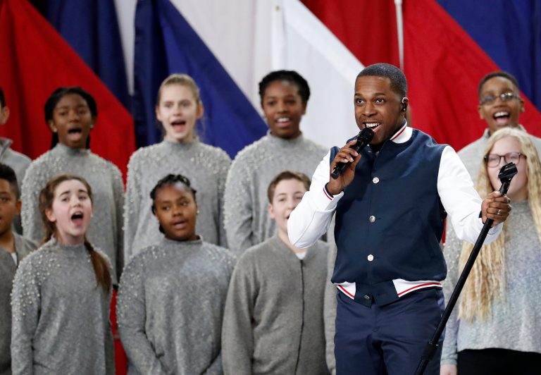 Leslie Odom Jr. performs 