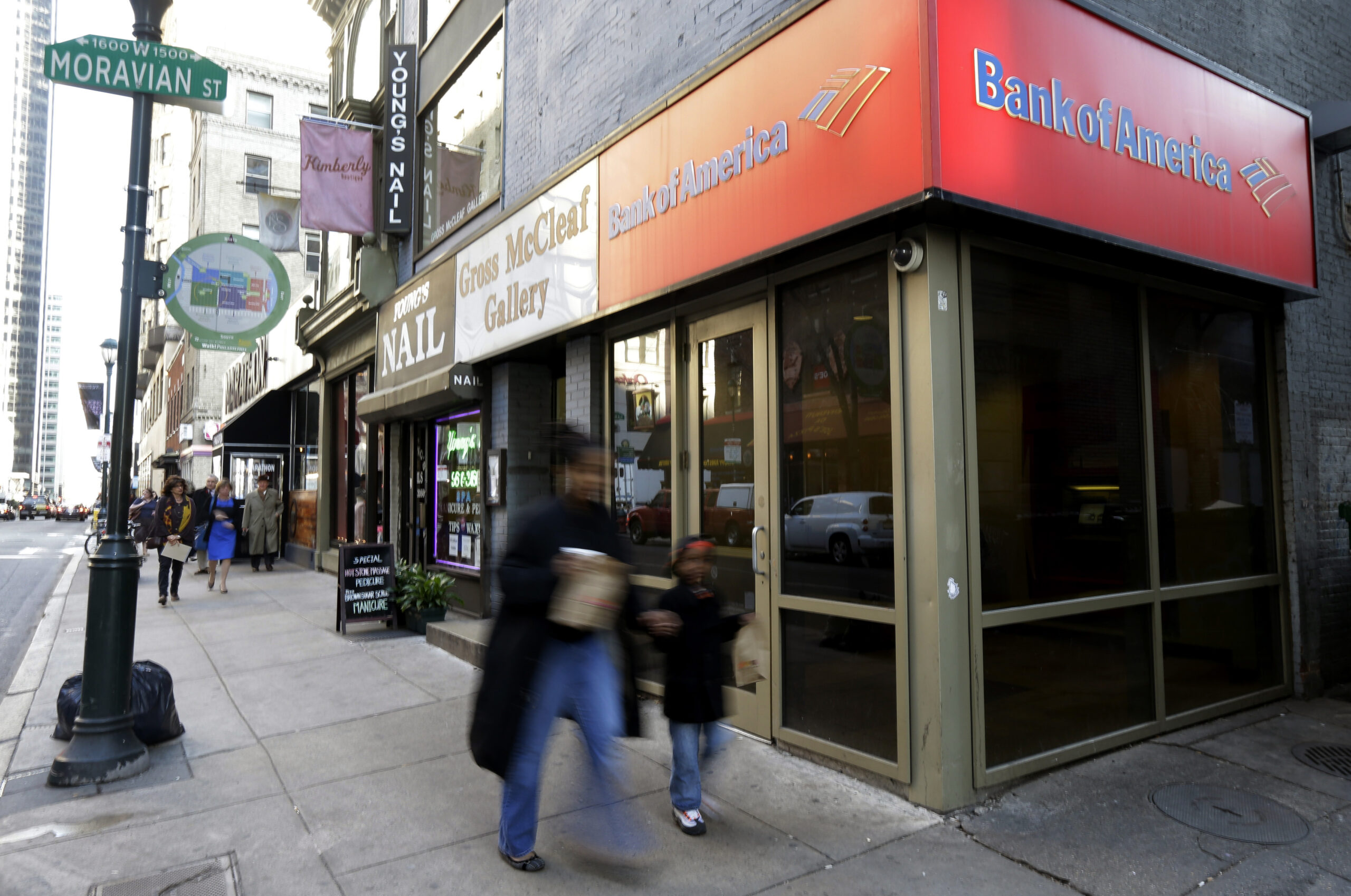 Fewer US banks failing as industry strengthens