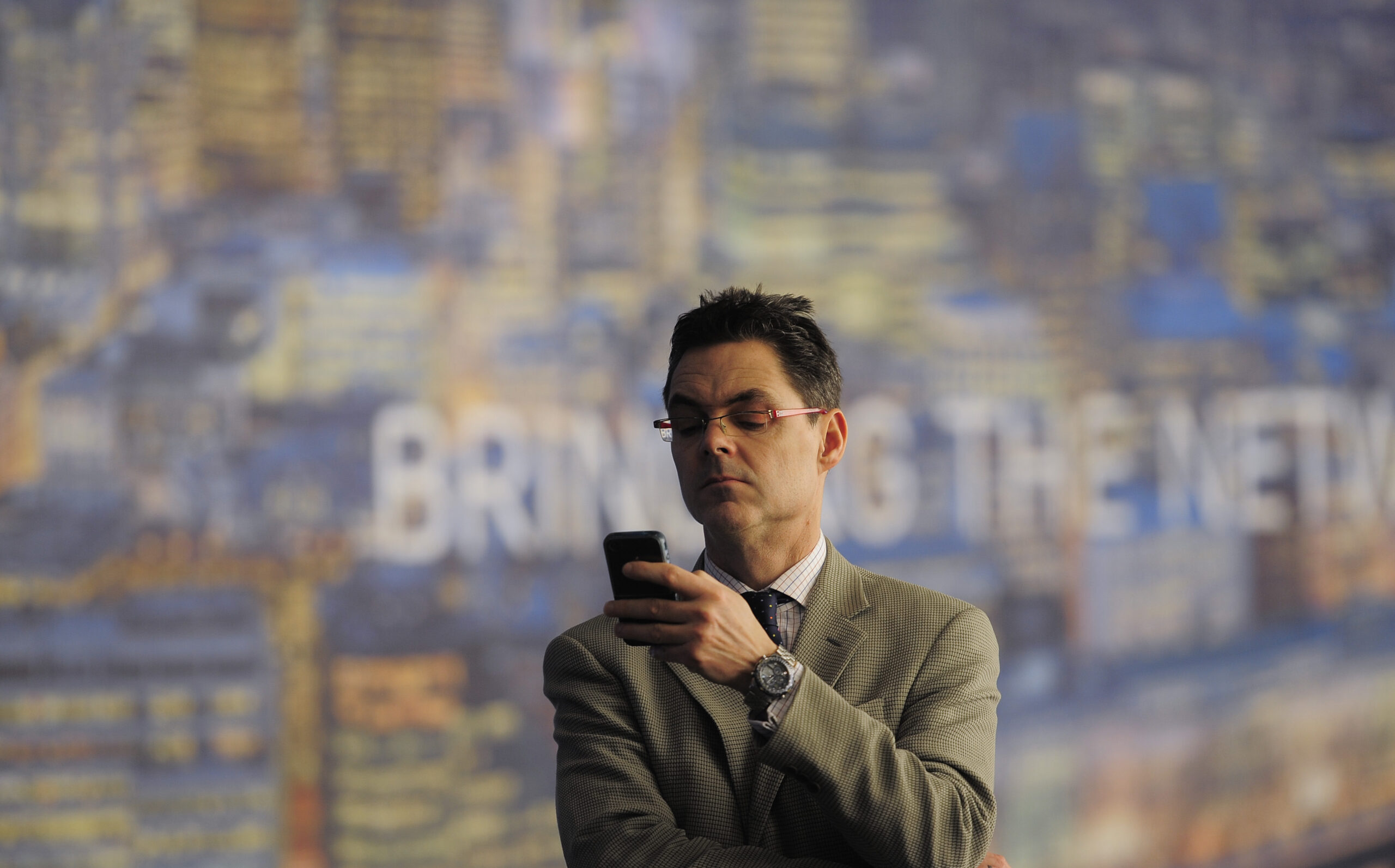 Amid shake-up, US cell carriers look to new models