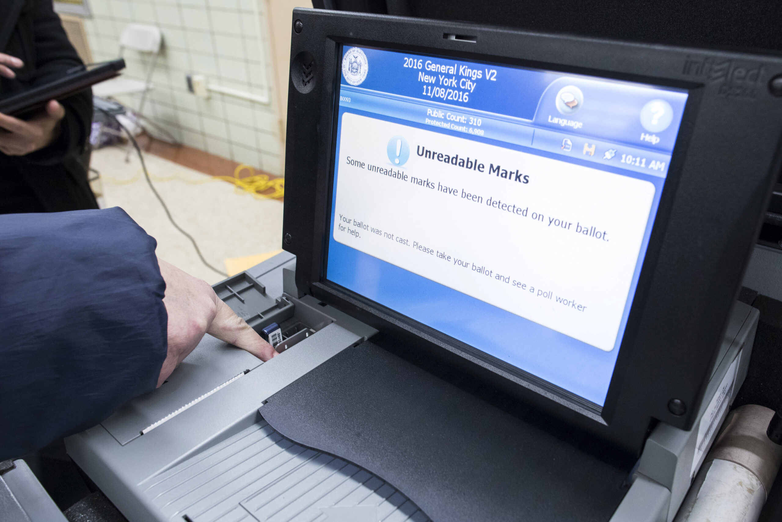 Senate Democrats: Obama should declassify information on Russian government hacks