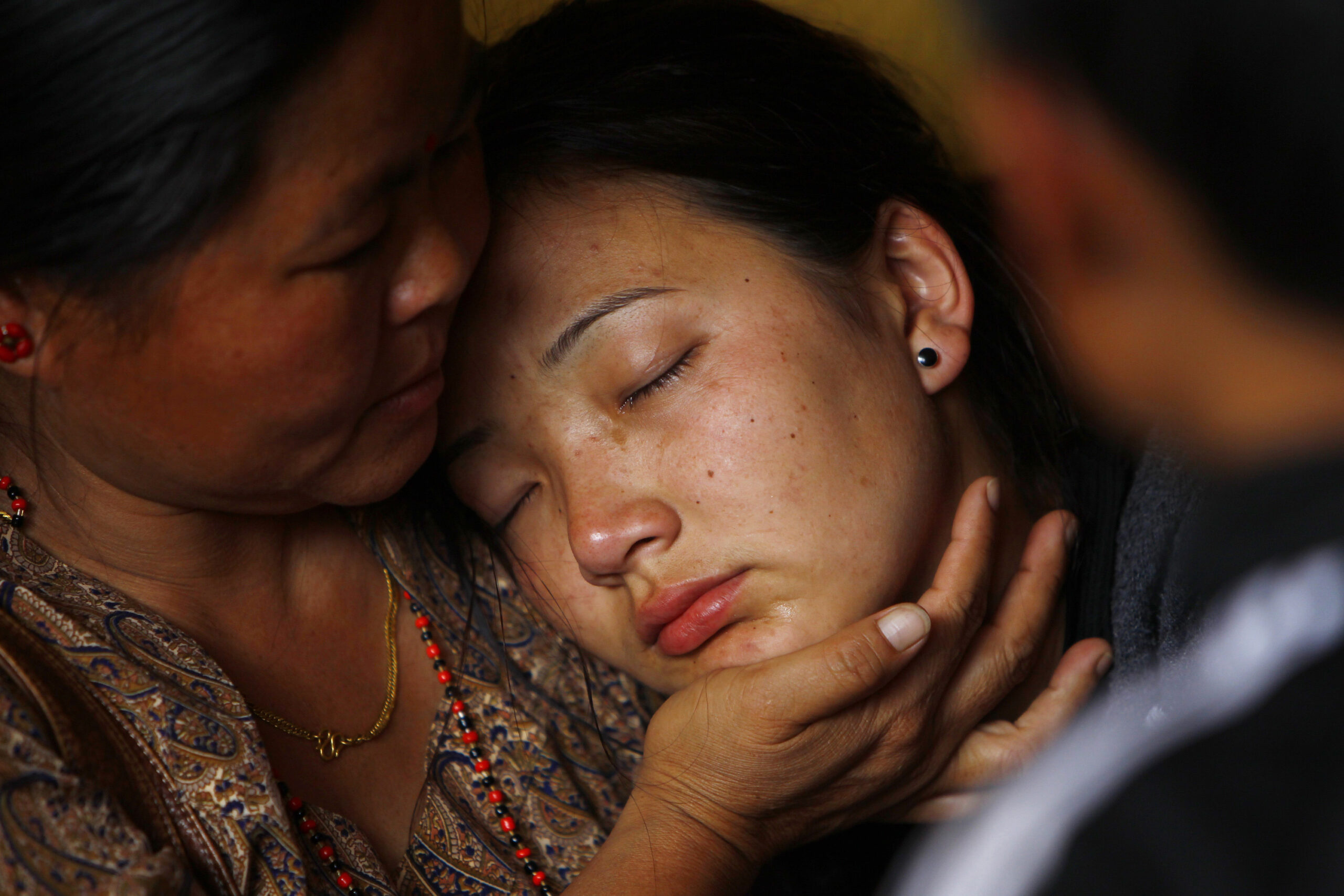 13th body pulled from snow in Everest avalanche
