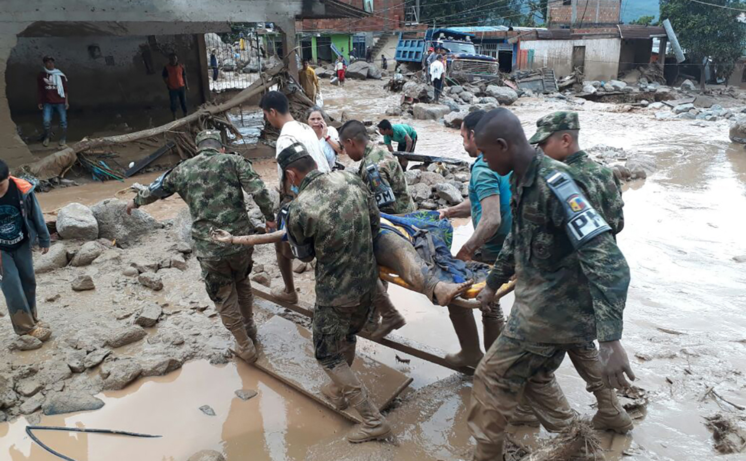 Colombia landslide leaves hundreds dead and missing