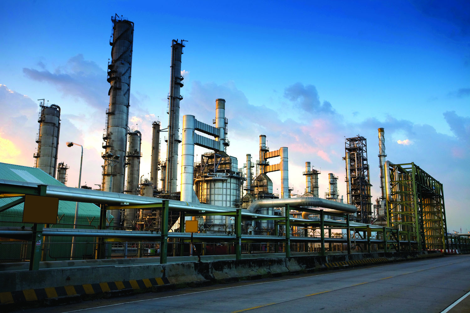 Refineries cite shortage of light crude capacity to push for end of oil export ban