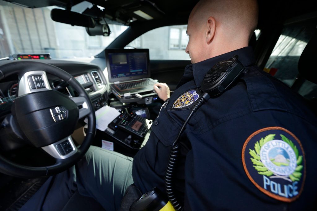 Ark. police photograph license plates, store data