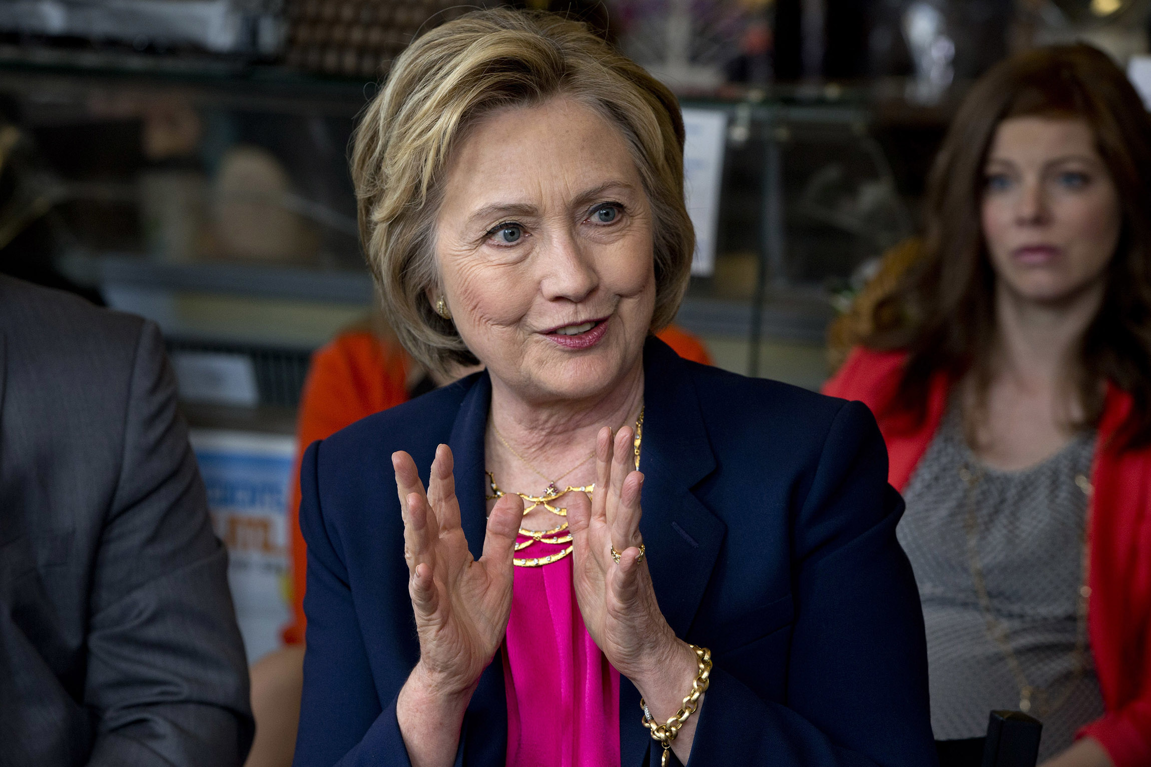 Clinton makes pitch to suburban Virginia swing voters