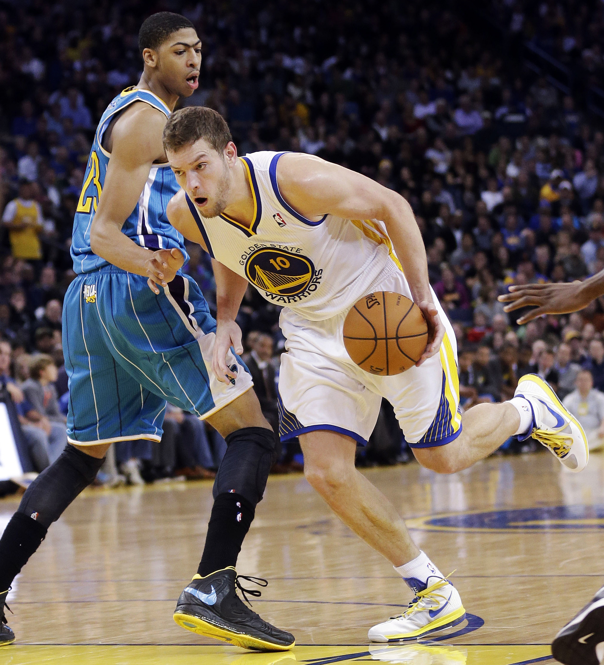 Warriors hold off Hornets 103-96 in return home